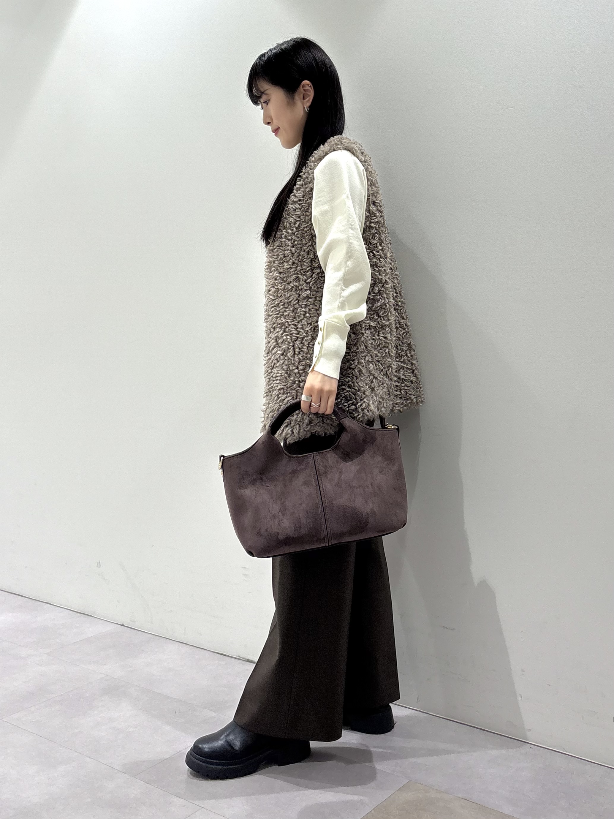 KEIKOさんの「INDIVI｜【羽織るだけでお洒落】カールエコファー ジレ」を使ったコーディネート