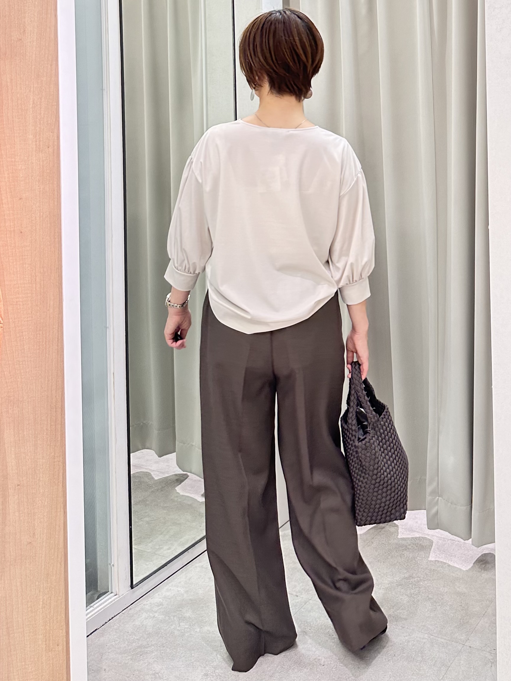 みなこさんの「UNTITLED｜【楽にきれい見え/体型カバー】パフスリーブジャージトップス」を使ったコーディネート