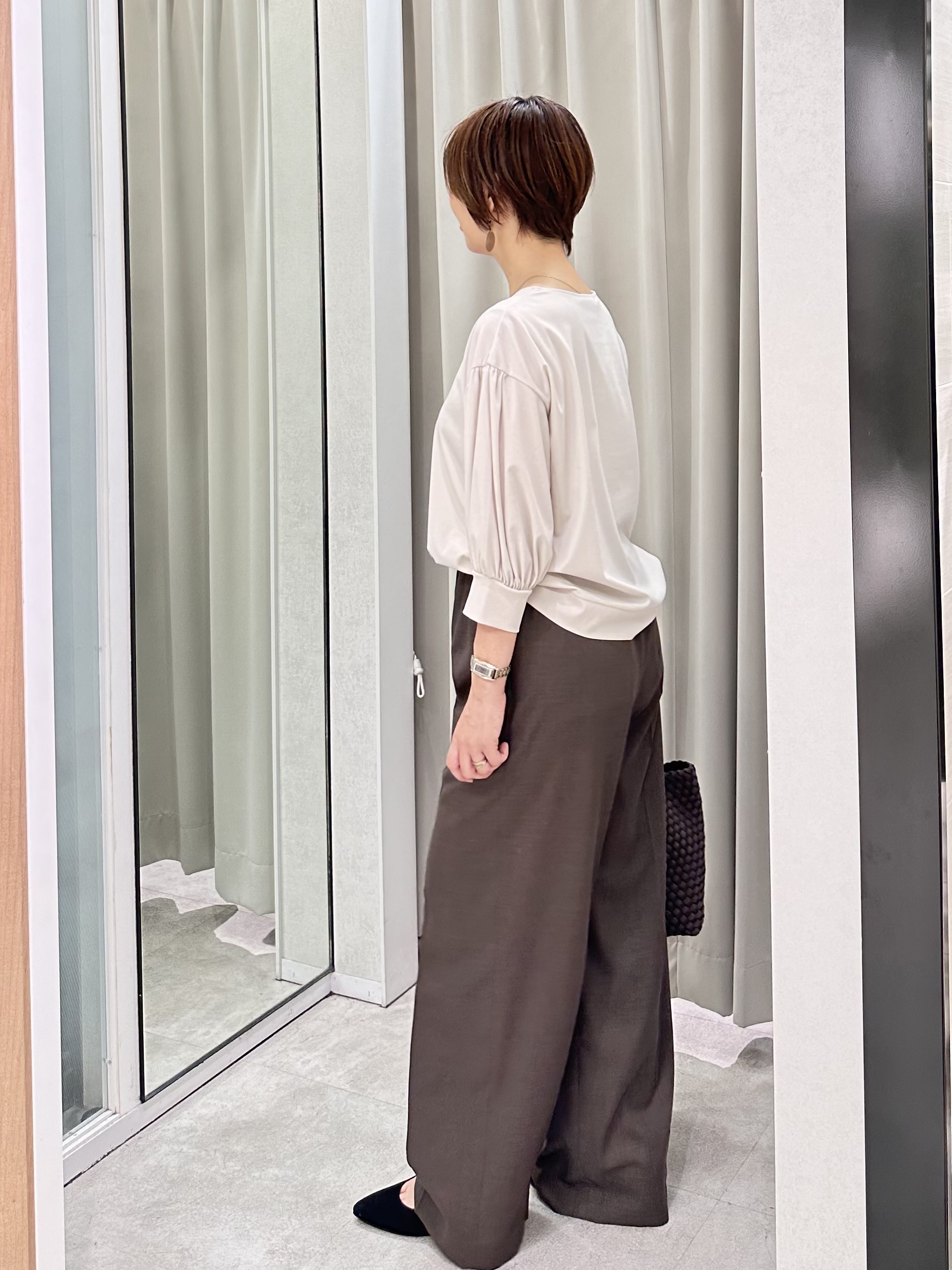みなこさんの「UNTITLED｜【楽にきれい見え/体型カバー】パフスリーブジャージトップス」を使ったコーディネート
