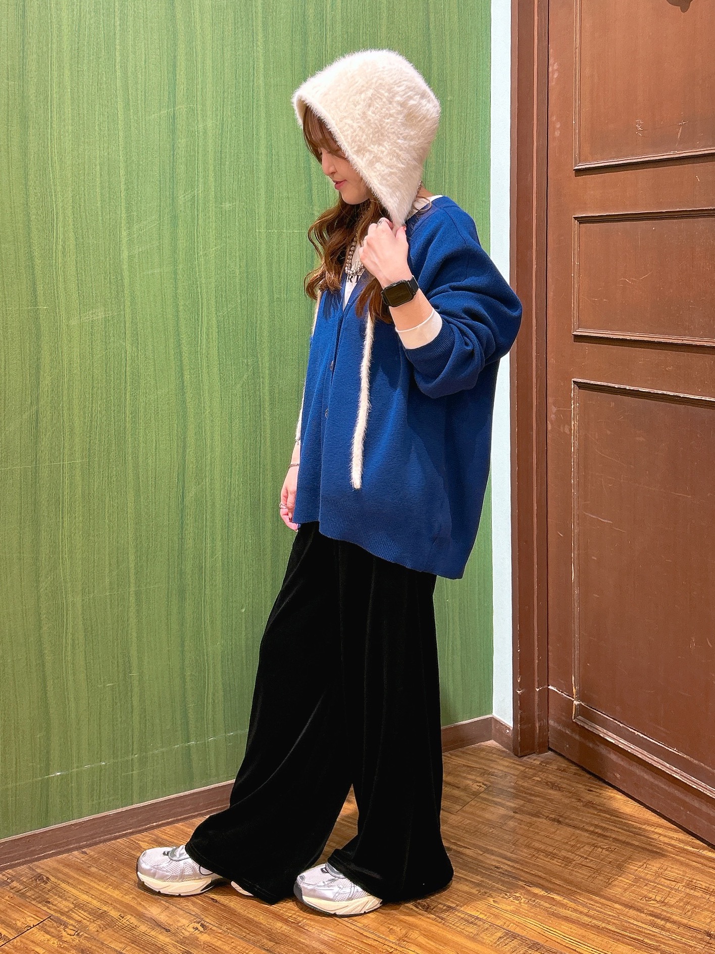 かおりさんの「SHOO･LA･RUE｜【毛玉になりにくい/S-LL/洗濯機可/体型カバー】Vネックゆったりカーディガン」を使ったコーディネート