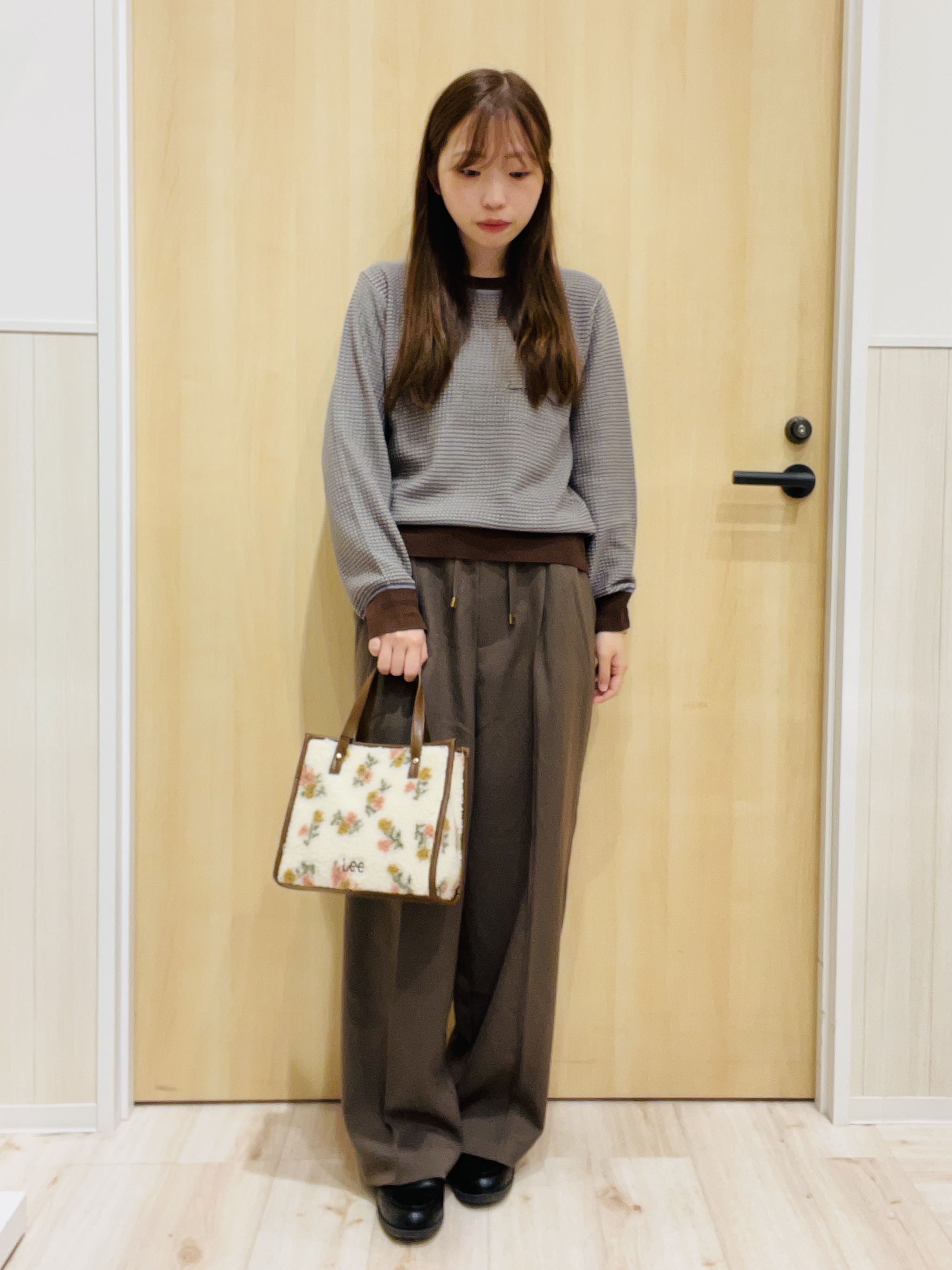 minamiさんの「SHOO･LA･RUE｜【S-LL/洗濯機可】1枚でサマになる カノコ編み配色クルーネックニット」を使ったコーディネート