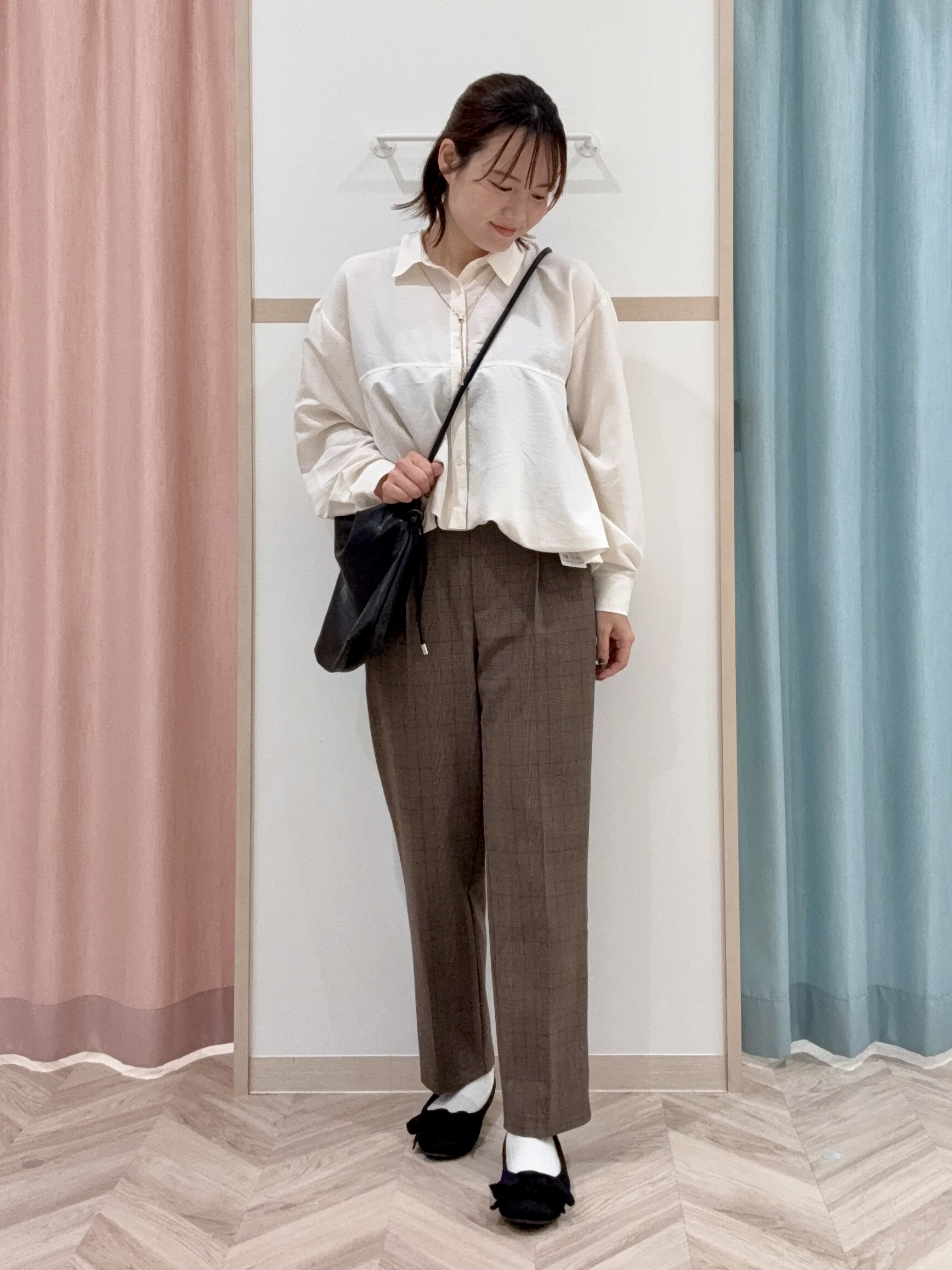 kさんの「SHOO･LA･RUE｜【S-LL/洗濯機可】インせず即こなれる 裾バルーンシャツ」を使ったコーディネート