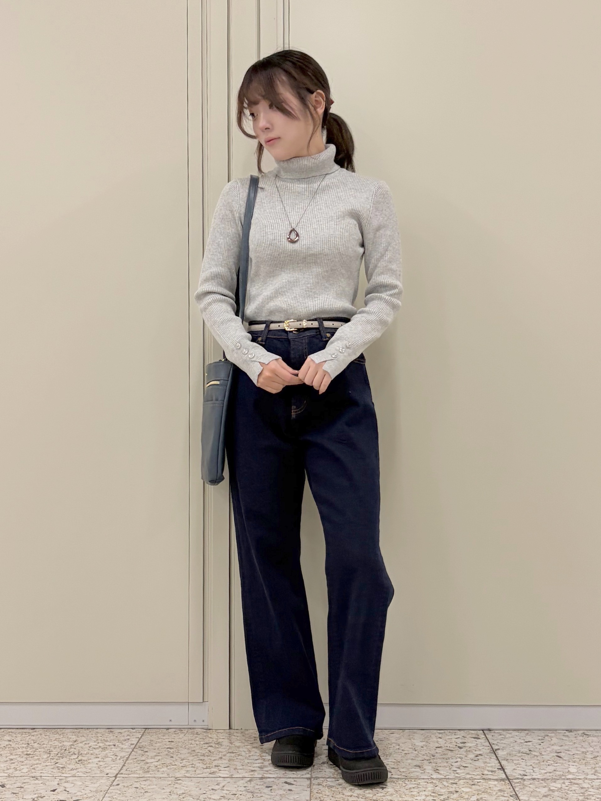 ひよりん⭐️さんの「SHOO･LA･RUE｜【毛玉になりにくい/S-LL/洗濯機可/体型カバー】Vネックゆったりカーディガン」を使ったコーディネート