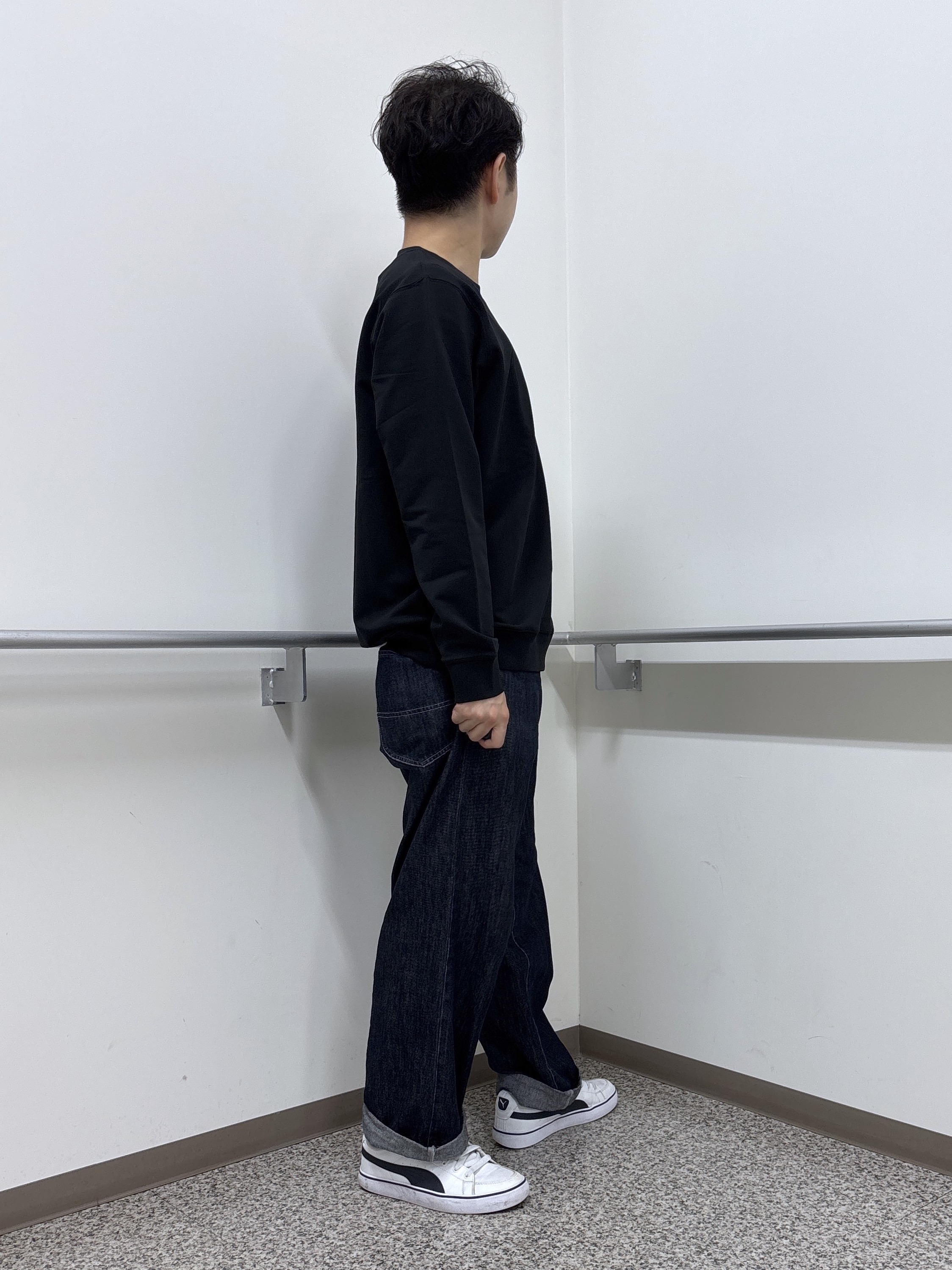 KEIさんの「TAKEO KIKUCHI｜ワンポイント刺繍 ミニ裏毛 プルオーバージャージ」を使ったコーディネート