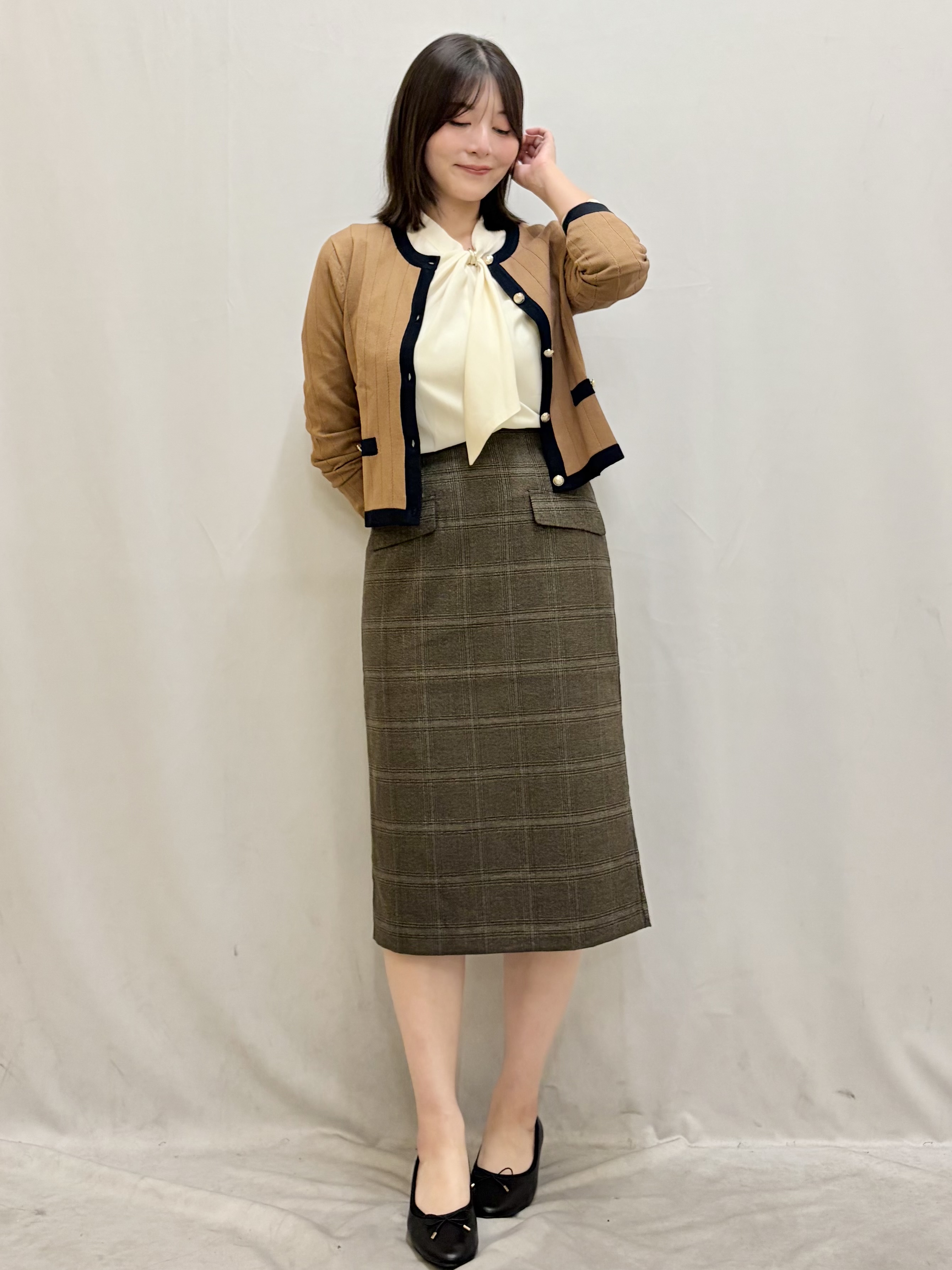 kasumiさんの「index｜バイカラークルーネックカーディガン【洗濯機OK】」を使ったコーディネート