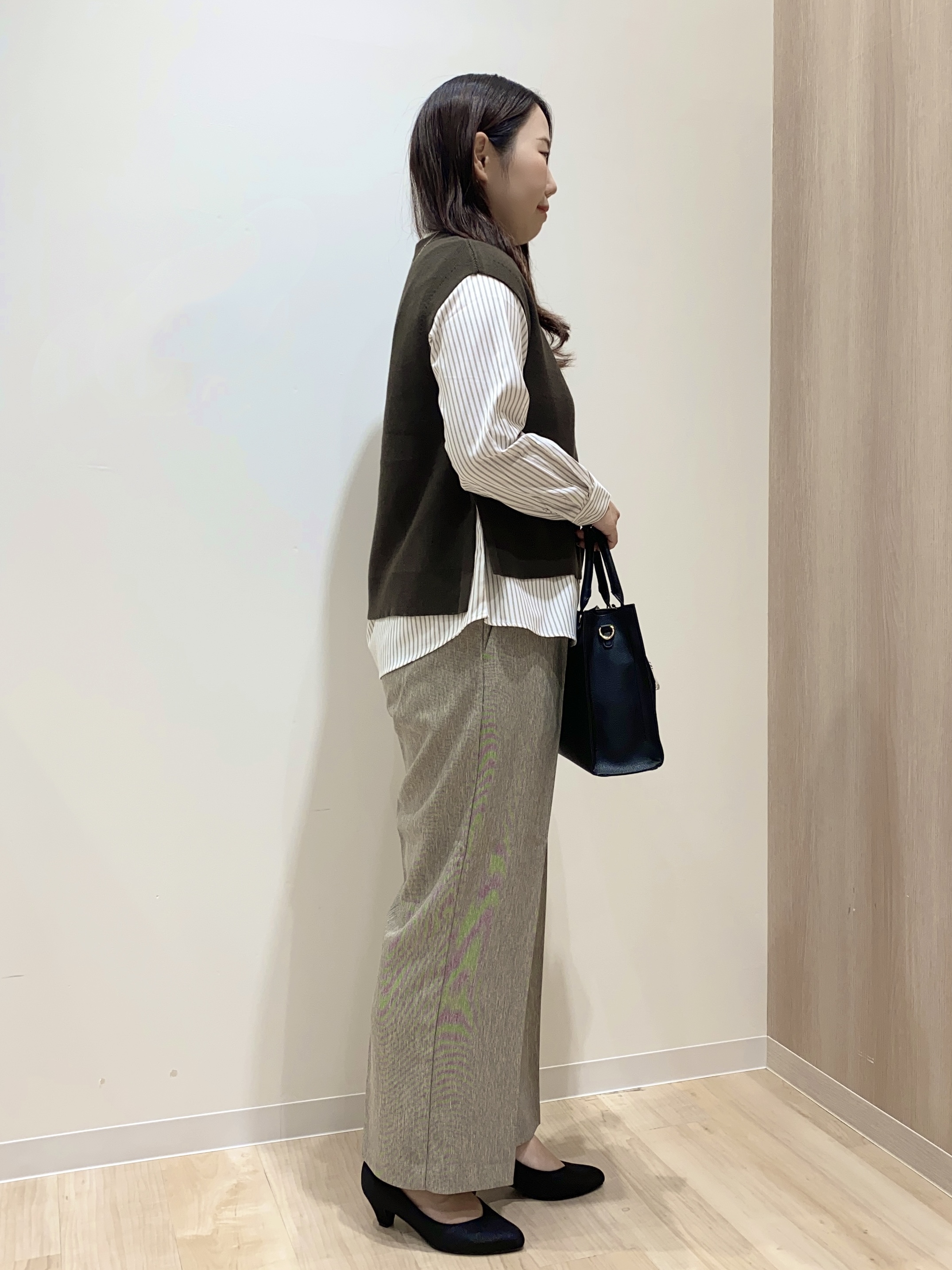 HANAさんの「grove｜【2点セット/時短・着回し】着るだけでコーデが完成 ニットベスト&times;シャツ」を使ったコーディネート