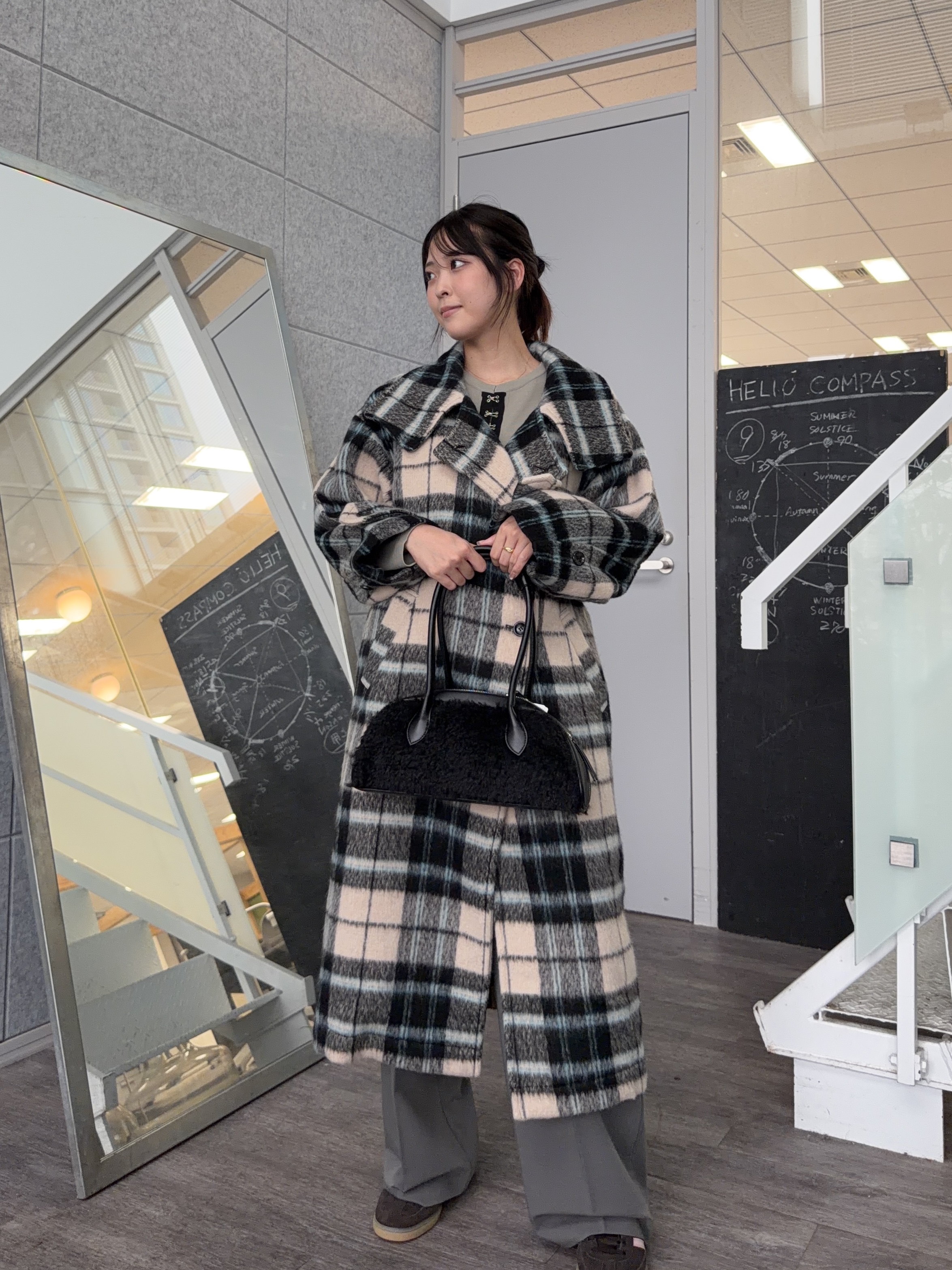 ririkaさんの「INDIVI｜フロントホックコンパクトニットカーディガン」を使ったコーディネート