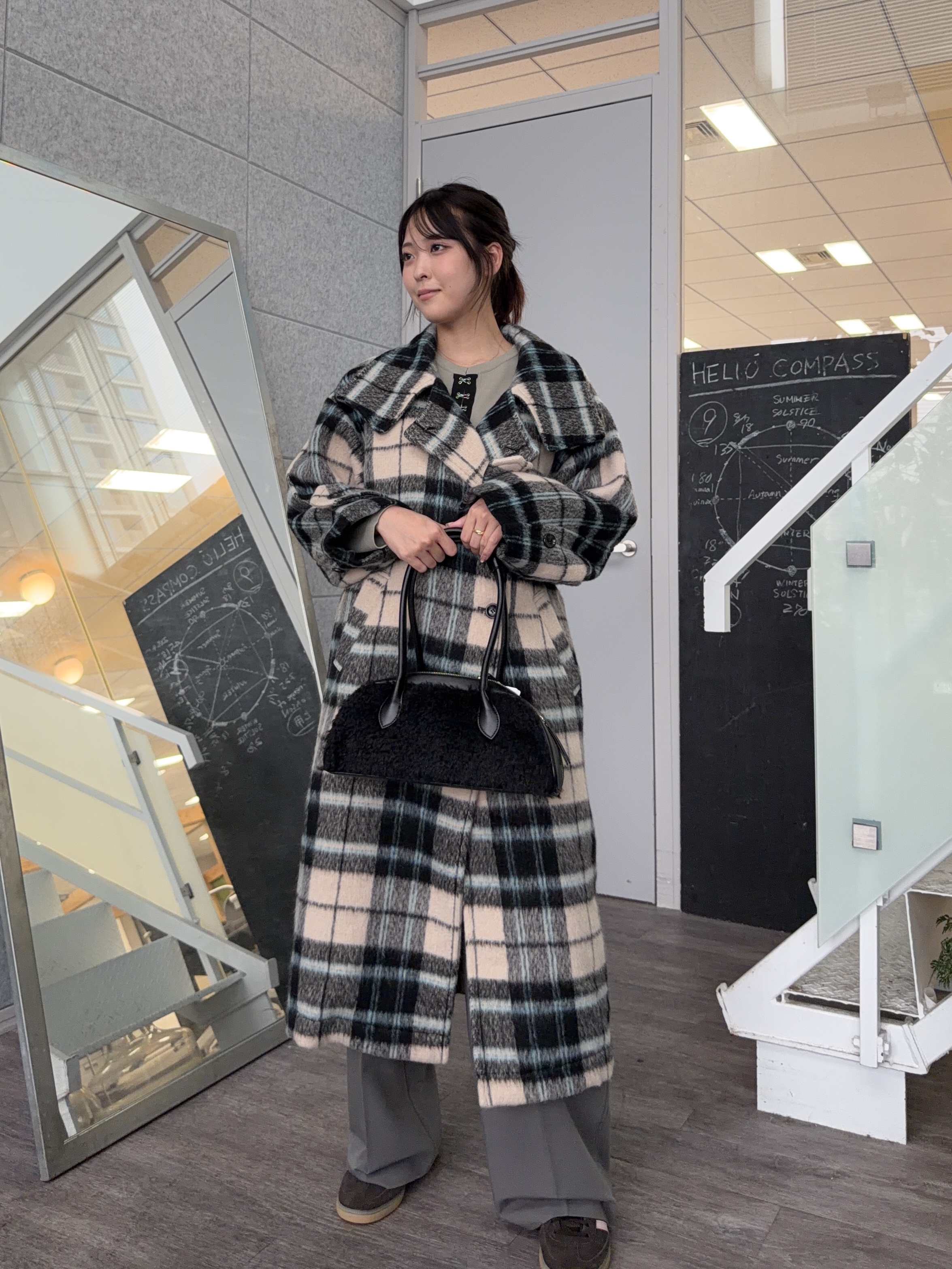 ririkaさんの「INDIVI｜フロントホックコンパクトニットカーディガン」を使ったコーディネート