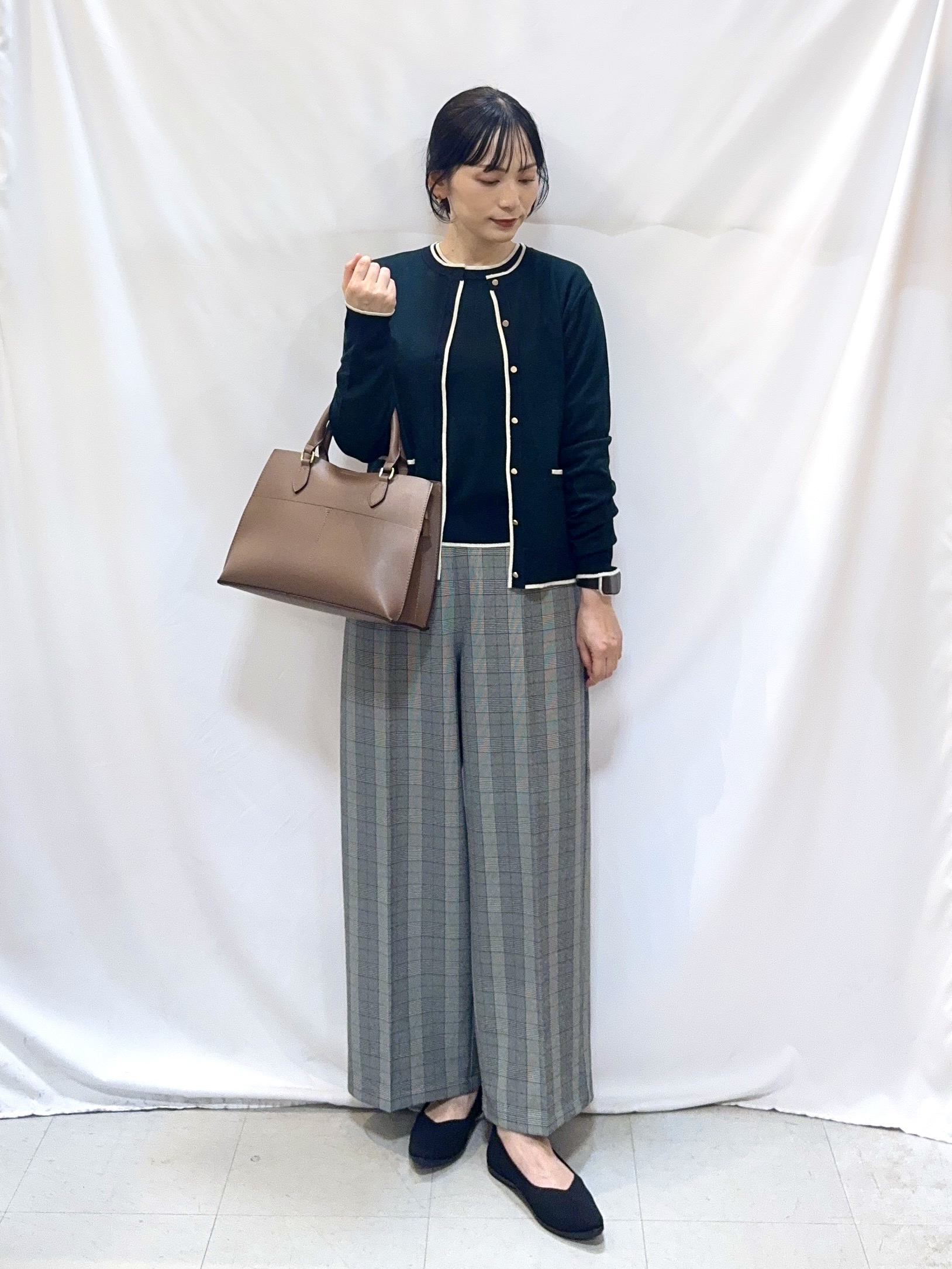𝐇𝐢𝐫𝐨𝐦𝐢さんの「SHOO･LA･RUE｜【S-LL/洗濯機可】配色使いが目を惹く クルーネックニットカーディガン」を使ったコーディネート