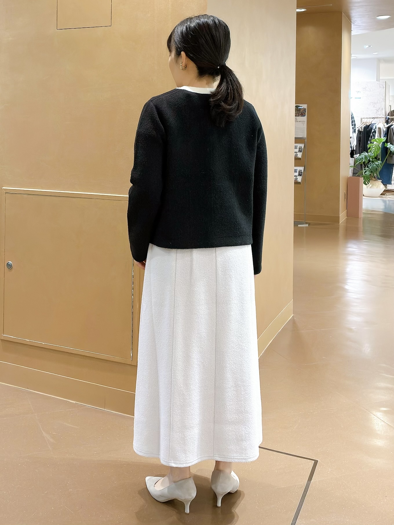 hattoriさんの「INDIVI｜【軽やか】ブークレニットジャケット」を使ったコーディネート