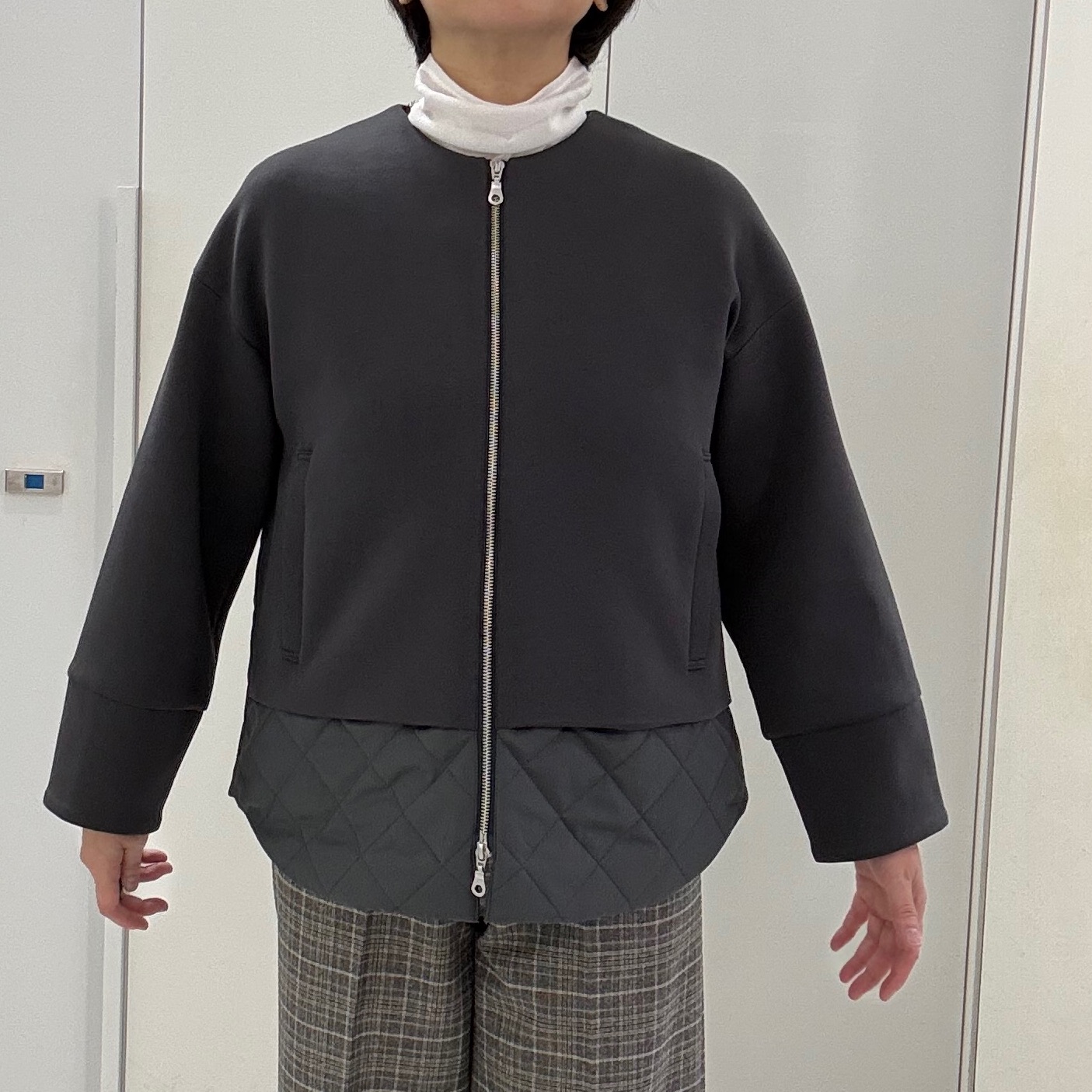 hIさんの「COUP DE CHANCE｜【手洗い可／日本製】ハイネックシアーカットソー」を使ったコーディネート