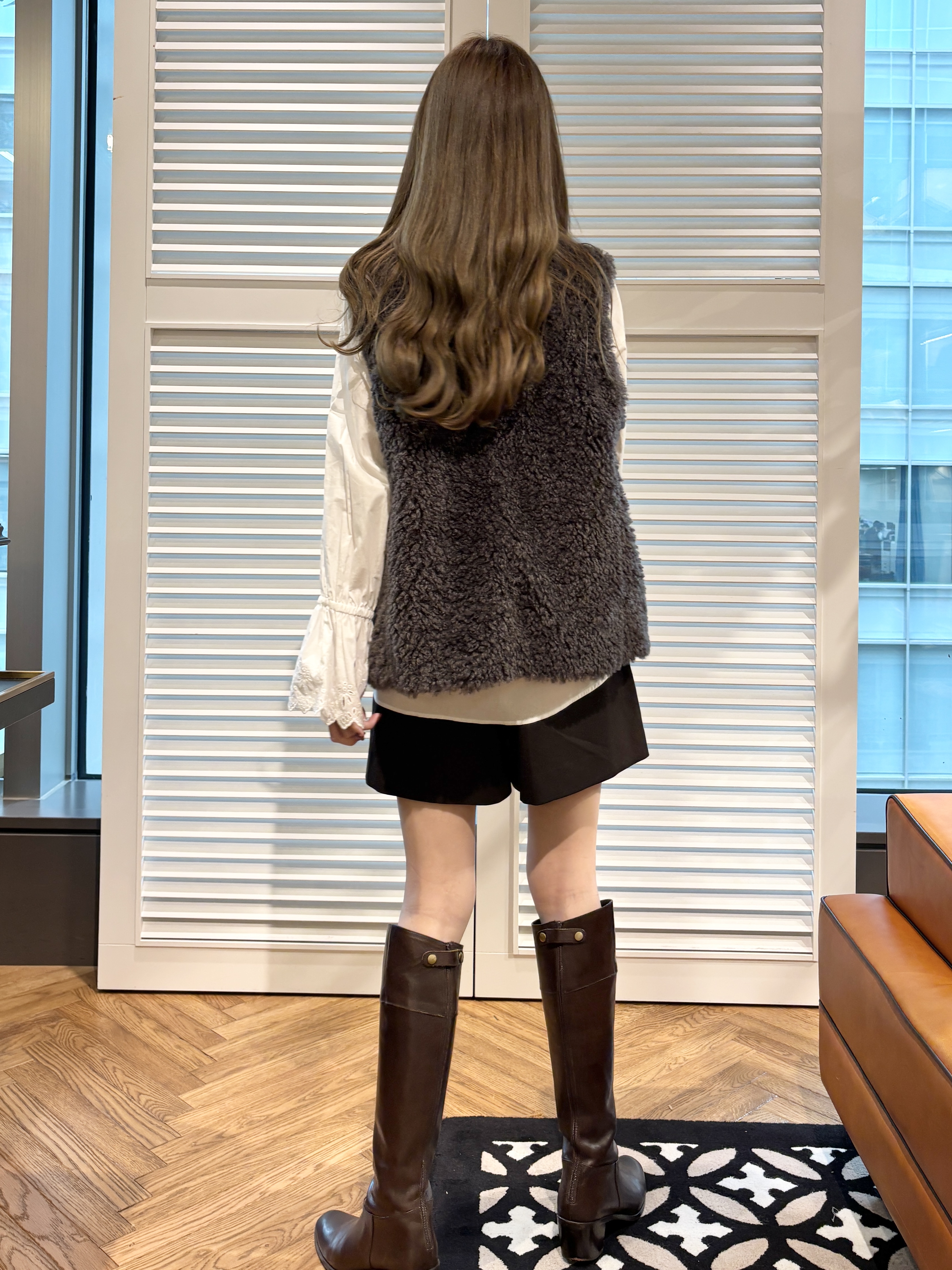 清水夏姫さんの「DRESSTERIOR｜【STORY11月号掲載】エンブロイダリーカフスシャツ」を使ったコーディネート