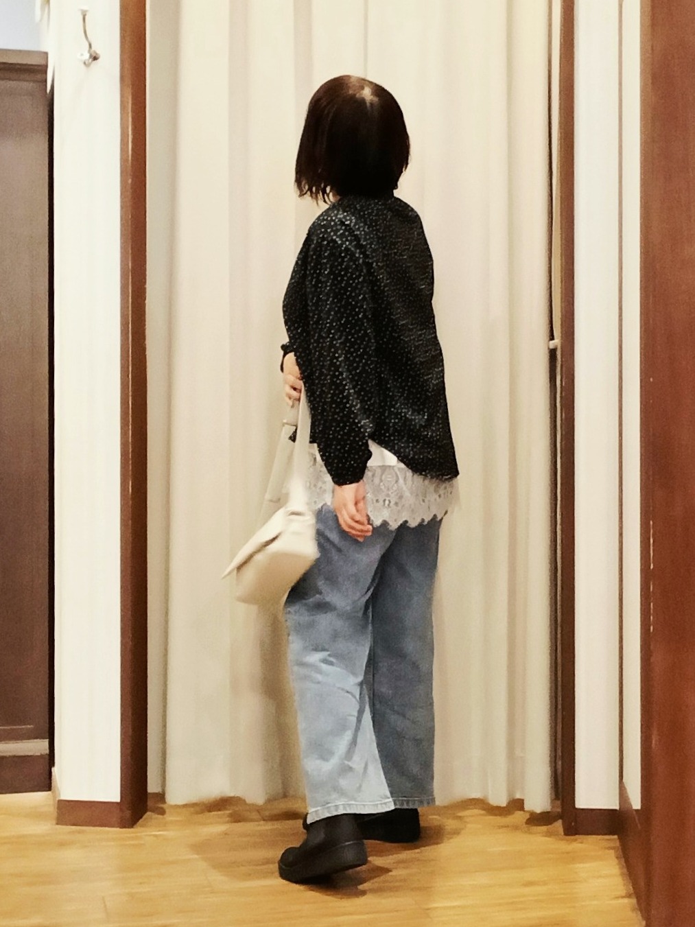 みーあさんの「SHOO･LA･RUE｜【S-LL/洗濯機可】ドットとチェック柄が目を惹く 柄アソート釦ブラウス」を使ったコーディネート