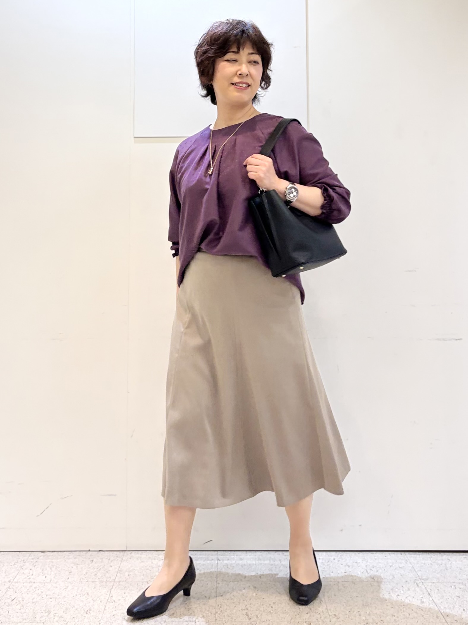 ヤスコさんの「Reflect｜タックデザイン ラグランスリーブブラウス」を使ったコーディネート