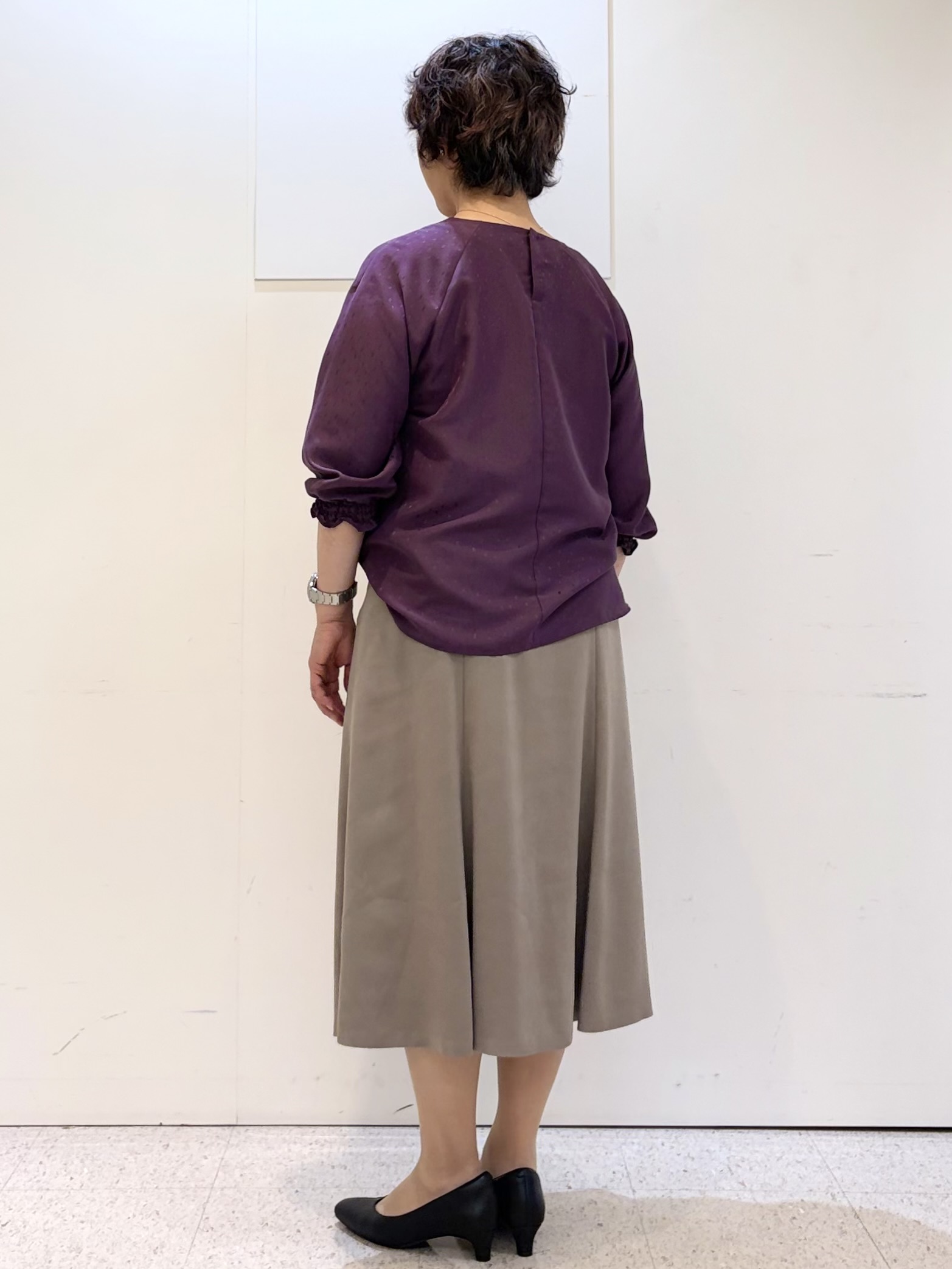 ヤスコさんの「Reflect｜タックデザイン ラグランスリーブブラウス」を使ったコーディネート