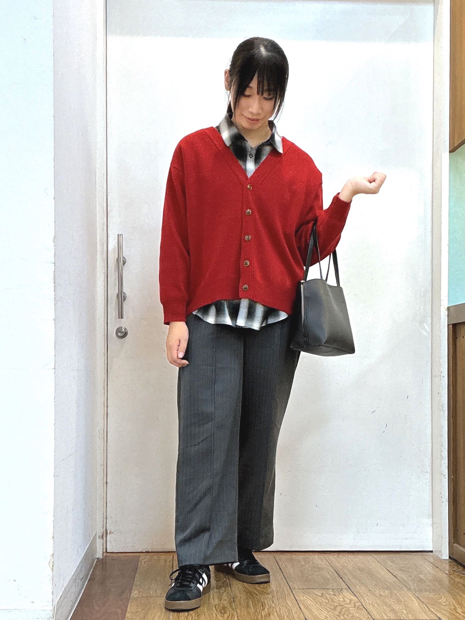 Karinさんの「SHOO･LA･RUE｜【毛玉になりにくい/S-LL/洗濯機可/体型カバー】Vネックゆったりカーディガン」を使ったコーディネート