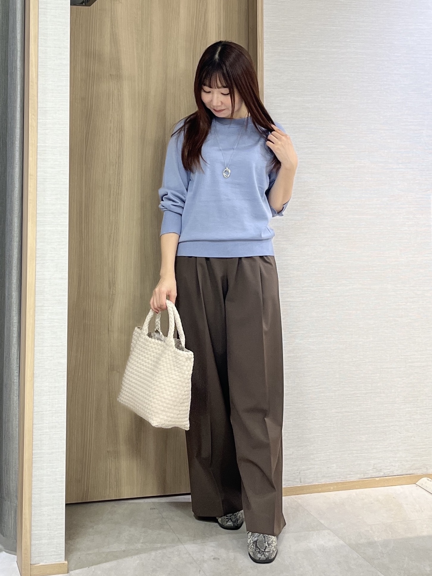KAHOさんの「UNTITLED｜【アンサンブル可能/オンオフ使える】シルクウールカシミヤプルオーバー」を使ったコーディネート