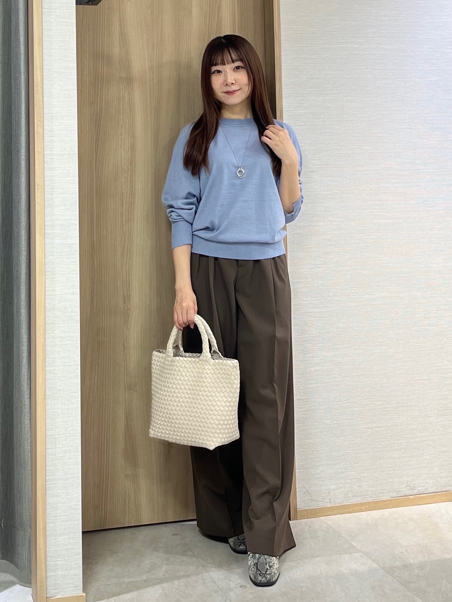 KAHOさんの「UNTITLED｜【アンサンブル可能/オンオフ使える】シルクウールカシミヤプルオーバー」を使ったコーディネート