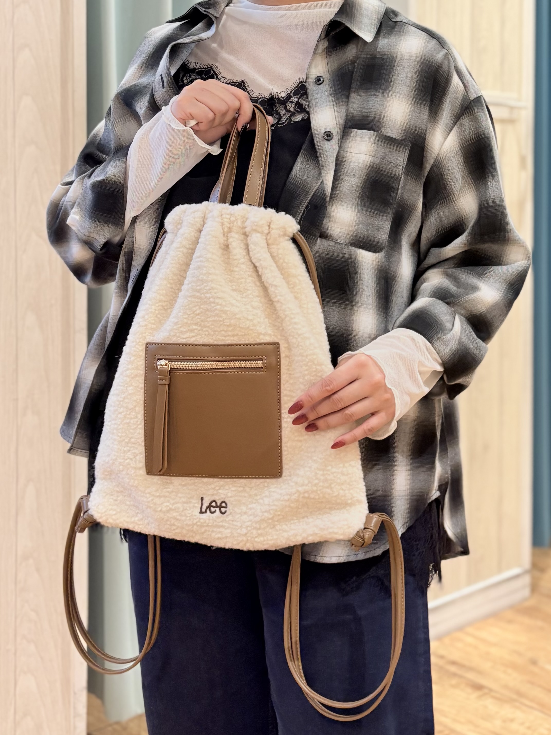 砂糖さんの「SHOO･LA･RUE｜【洗濯後しわになりにくい/S-LL】気分で選ぶ 大人のデイリー使いに ベーシックシャツ」を使ったコーディネート