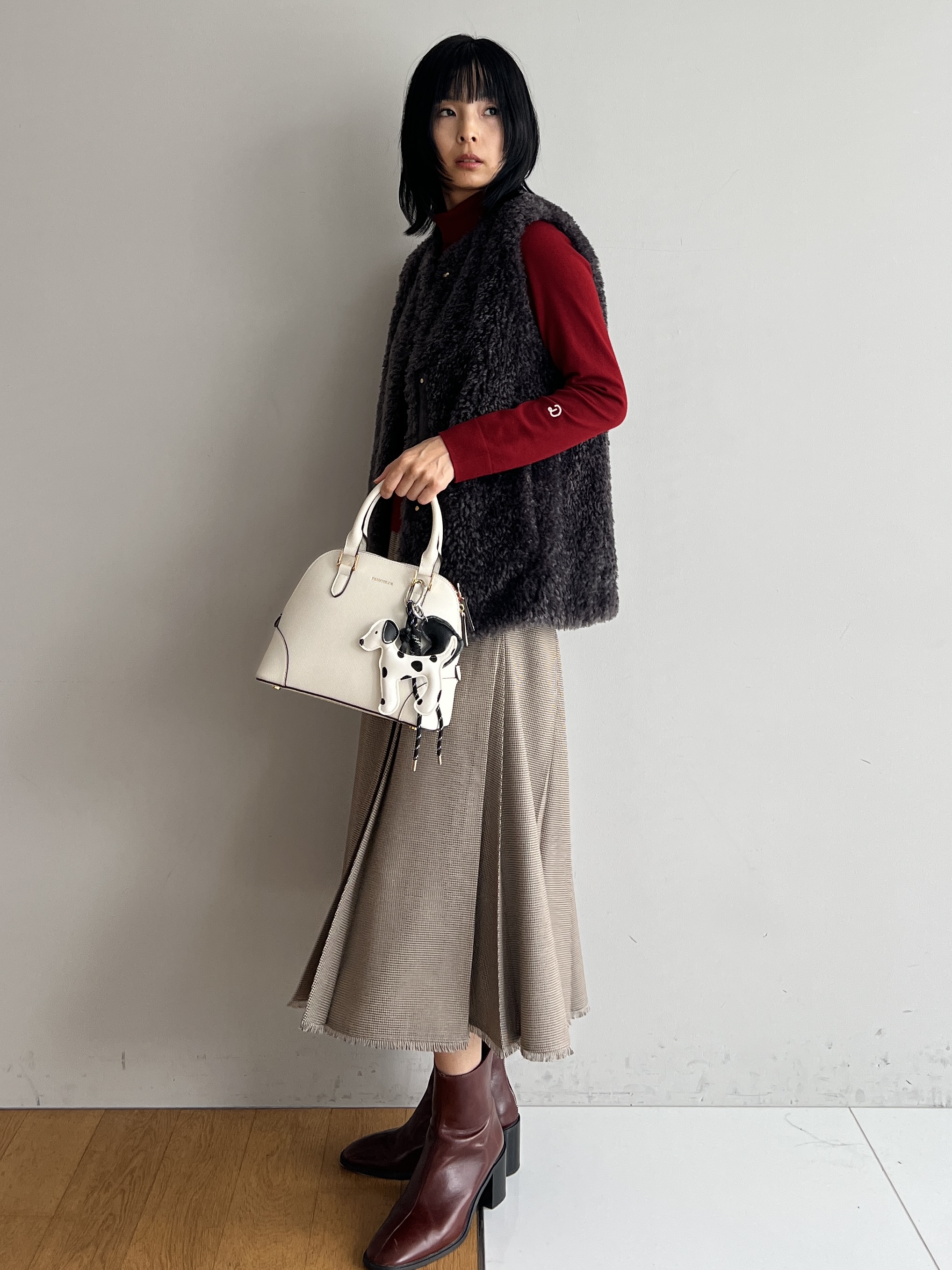 misaさんの「DRESSTERIOR｜【STORY11月号掲載】モノトーンドッグチャーム」を使ったコーディネート