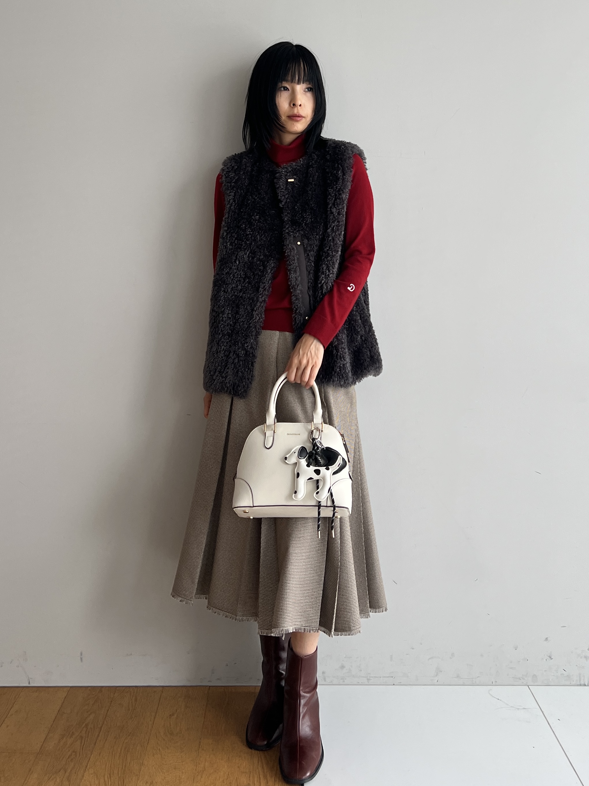 misaさんの「DRESSTERIOR｜【STORY11月号掲載】モノトーンドッグチャーム」を使ったコーディネート