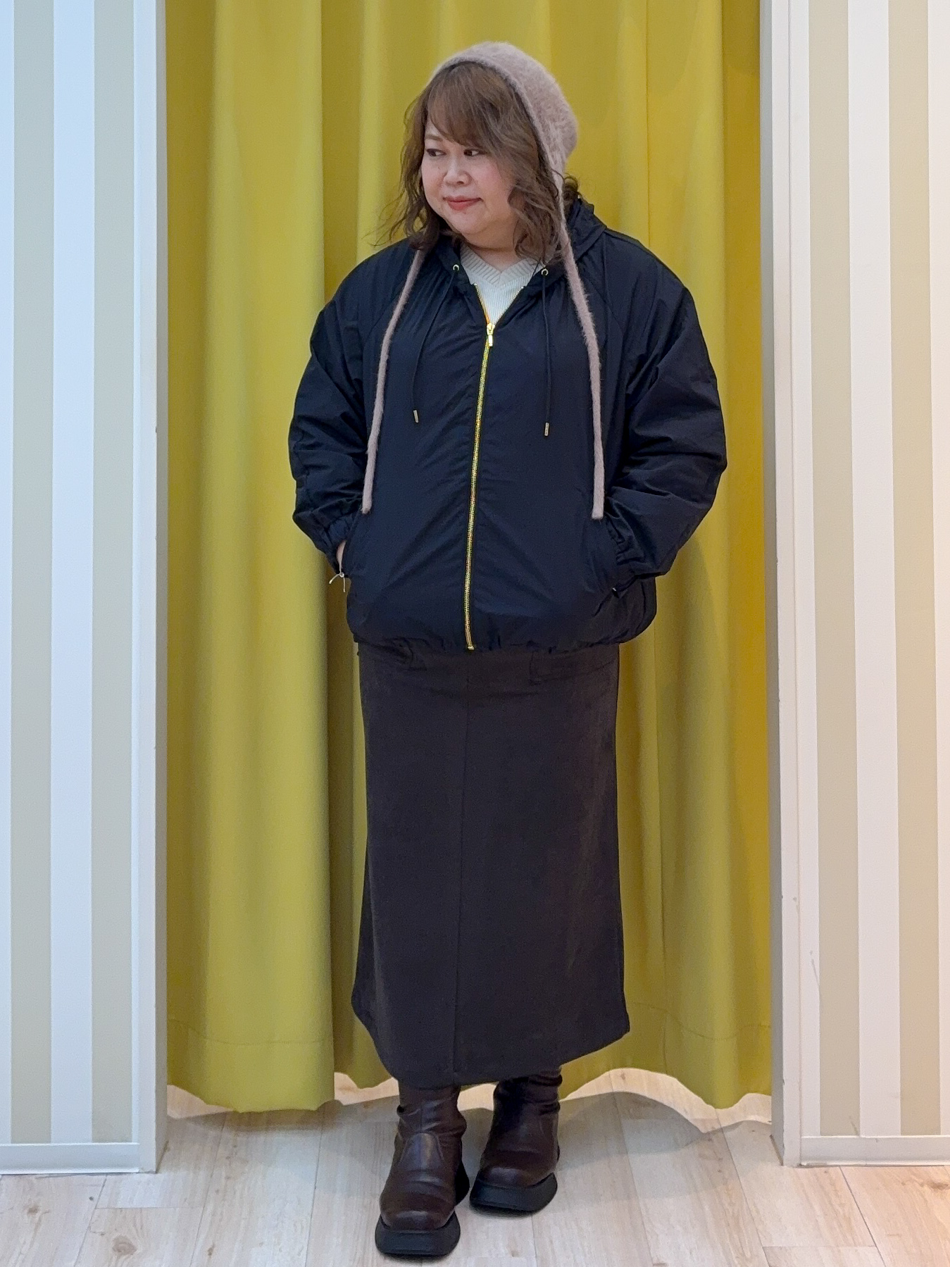 kotoさんさんの「SHOO･LA･RUE｜【S-LL/撥水】ゴールドパーツで女性らしく ギャザーブルゾン」を使ったコーディネート