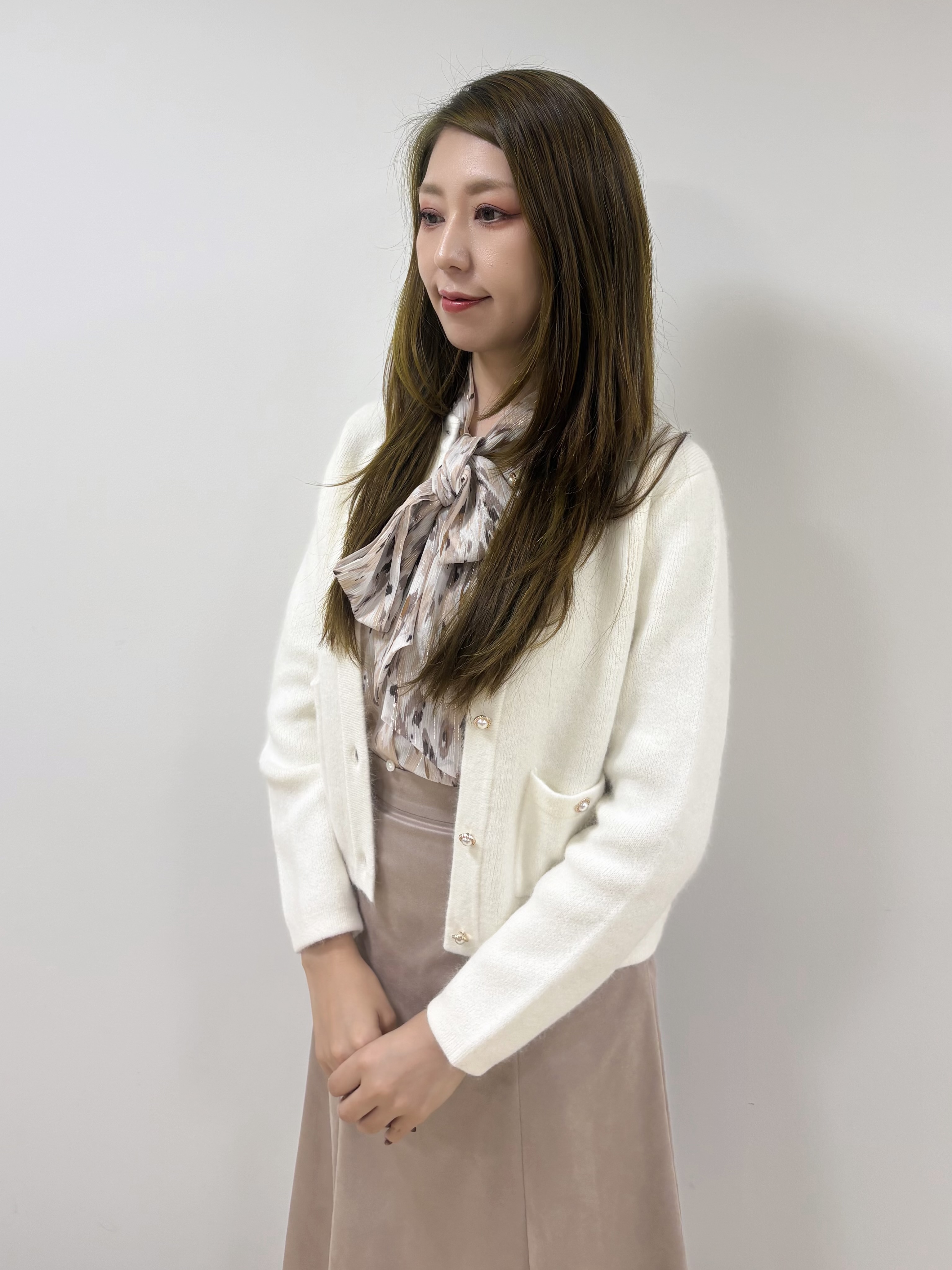 Annaさんの「COUP DE CHANCE｜【手洗い可／日本製】レオパード ボウタイブラウス」を使ったコーディネート