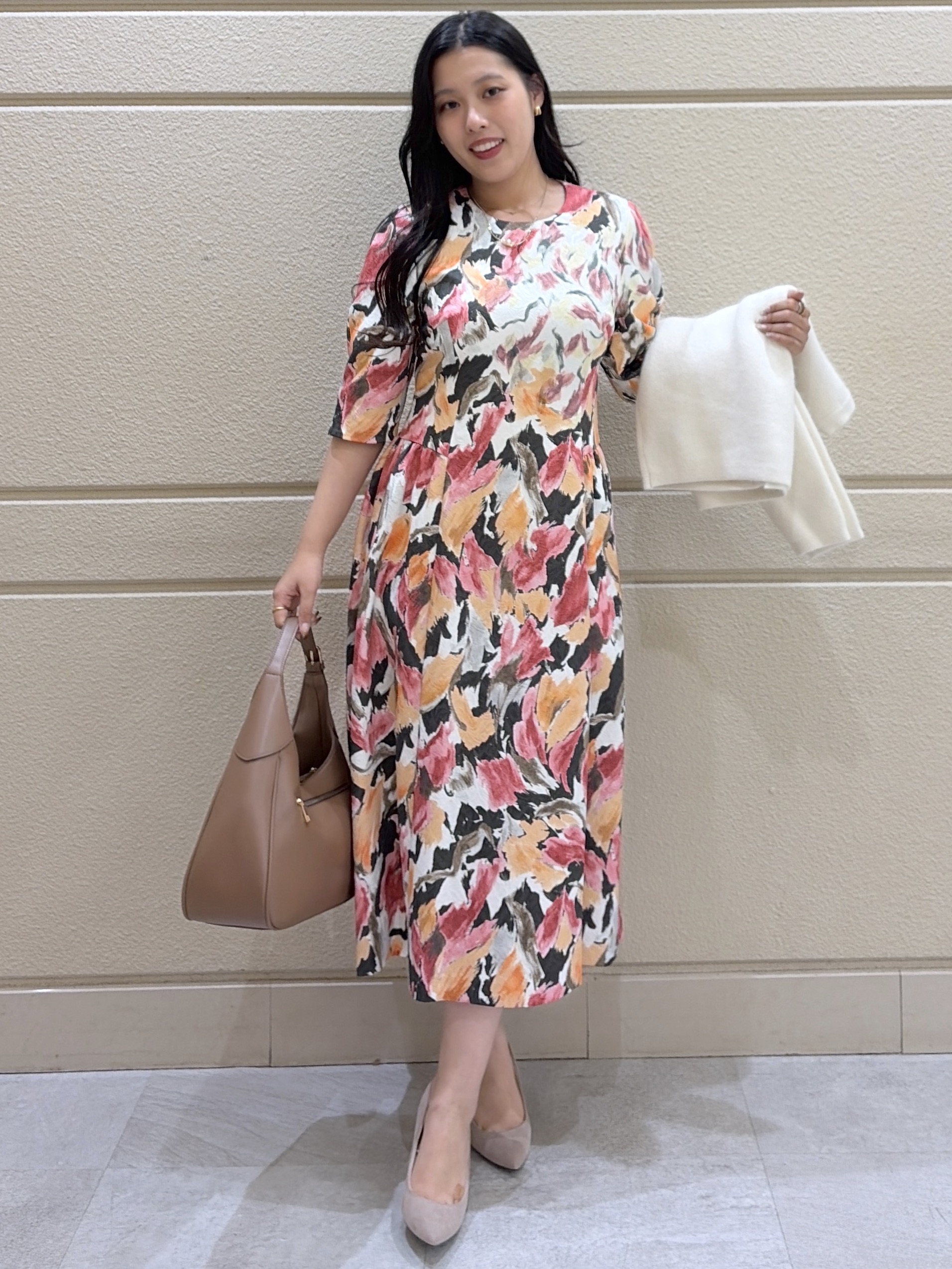 Momokaさんの「COUP DE CHANCE｜【手洗い可／日本製】花柄グラデーションワンピース」を使ったコーディネート