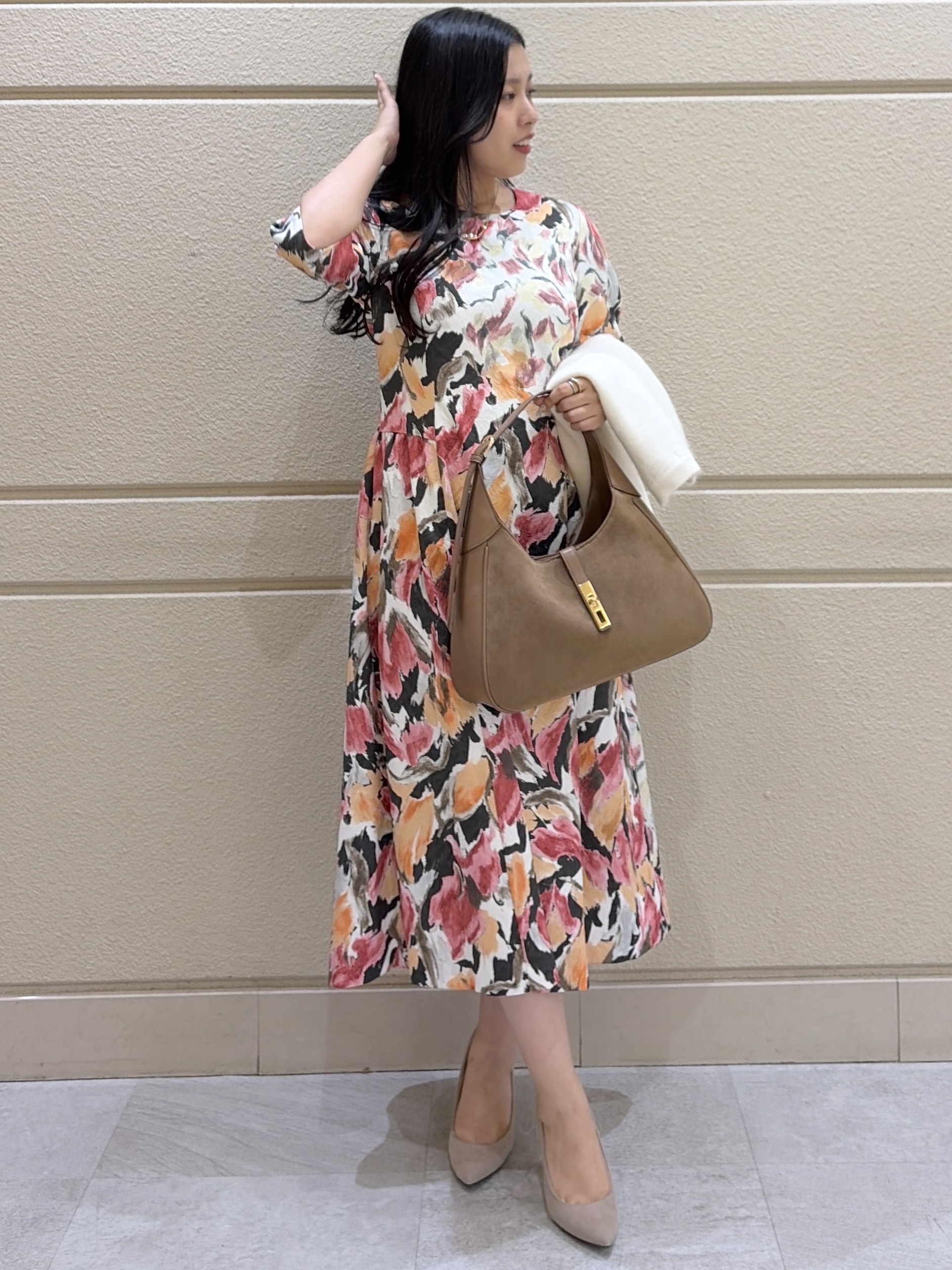 Momokaさんの「COUP DE CHANCE｜【手洗い可／日本製】花柄グラデーションワンピース」を使ったコーディネート