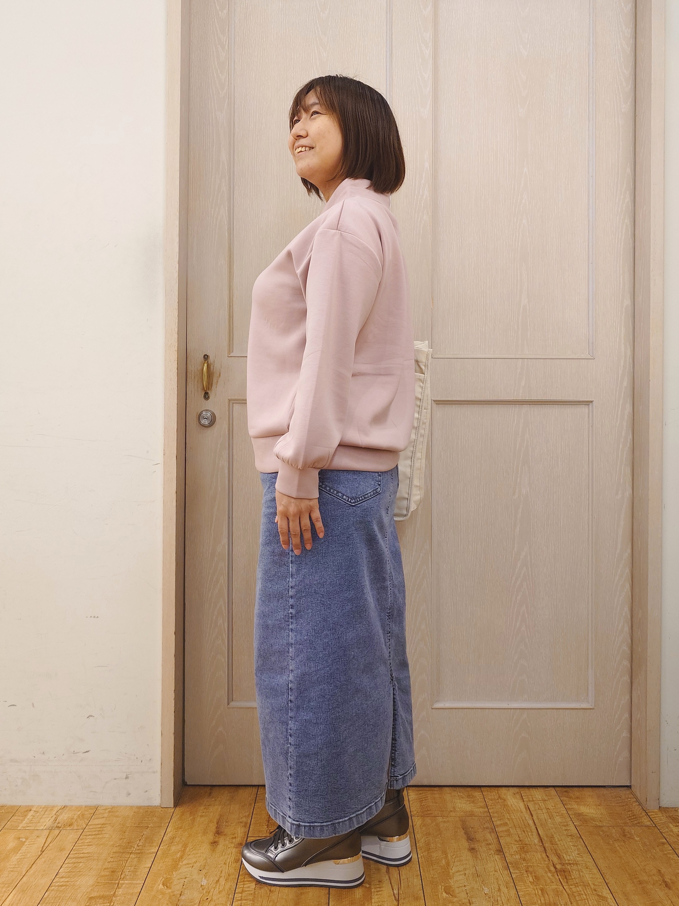 とろろさんの「SHOO･LA･RUE｜【S-LL/体型カバー】もちさらなめらかタッチ 抜き襟風トップス」を使ったコーディネート