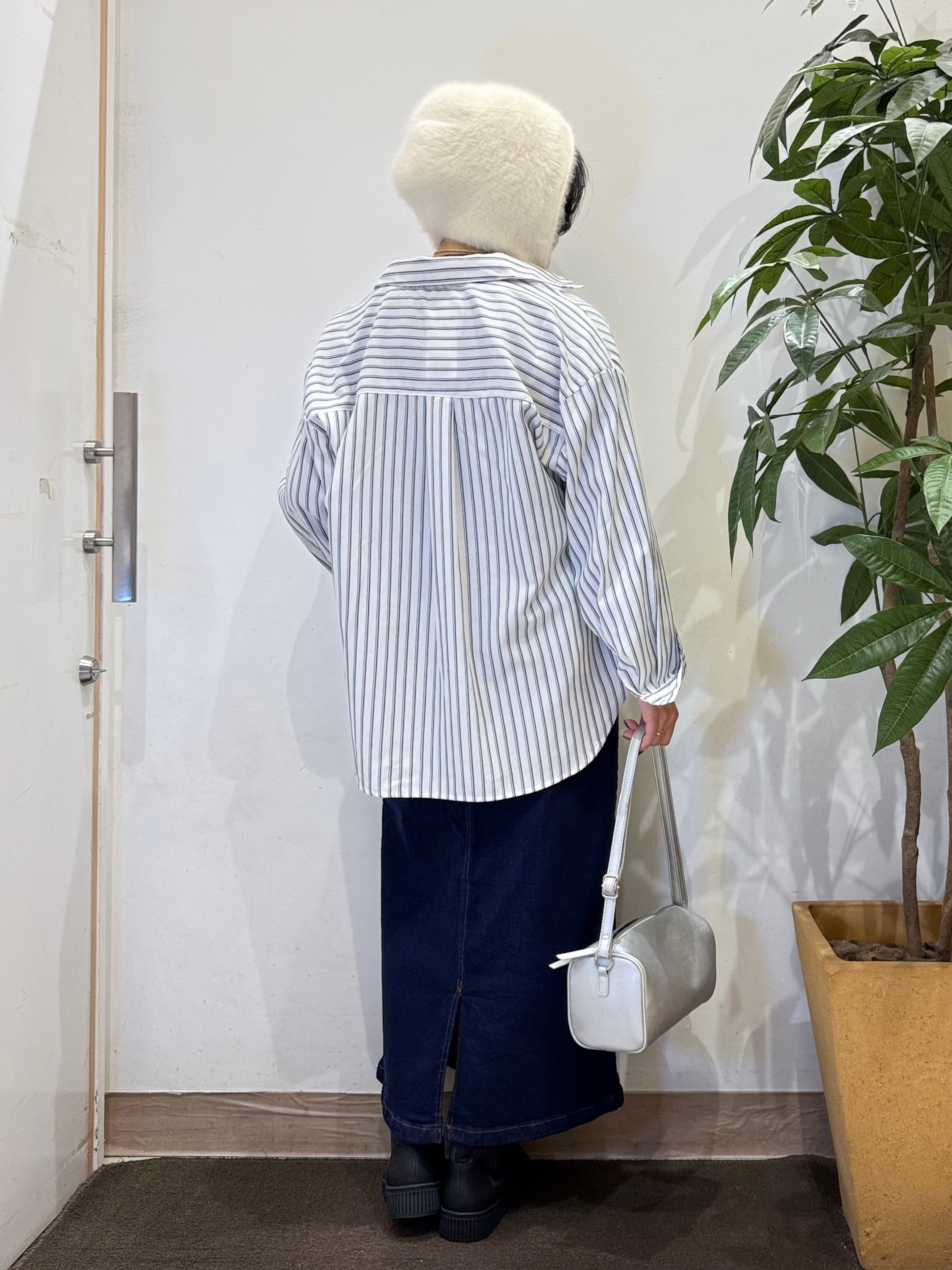 misakiさんの「SHOO･LA･RUE｜【洗濯後しわになりにくい/S-LL】気分で選ぶ 大人のデイリー使いに ベーシックシャツ」を使ったコーディネート