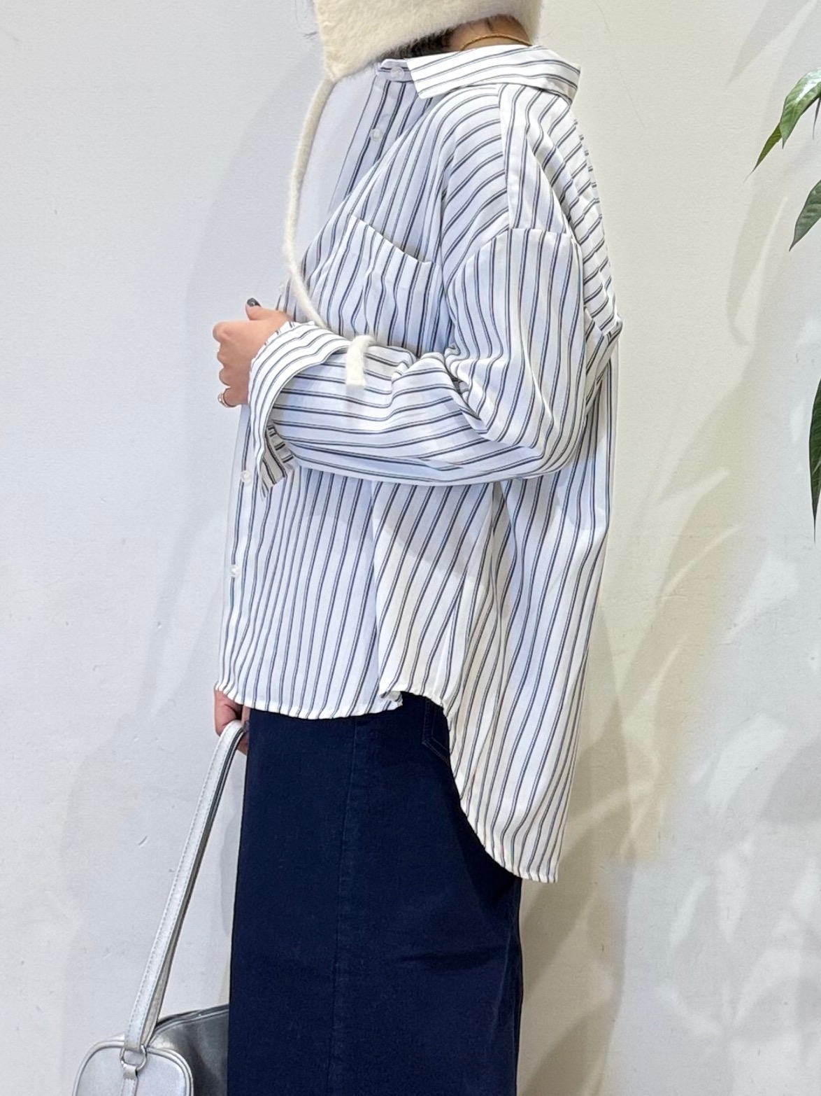 misakiさんの「SHOO･LA･RUE｜【洗濯後しわになりにくい/S-LL】気分で選ぶ 大人のデイリー使いに ベーシックシャツ」を使ったコーディネート
