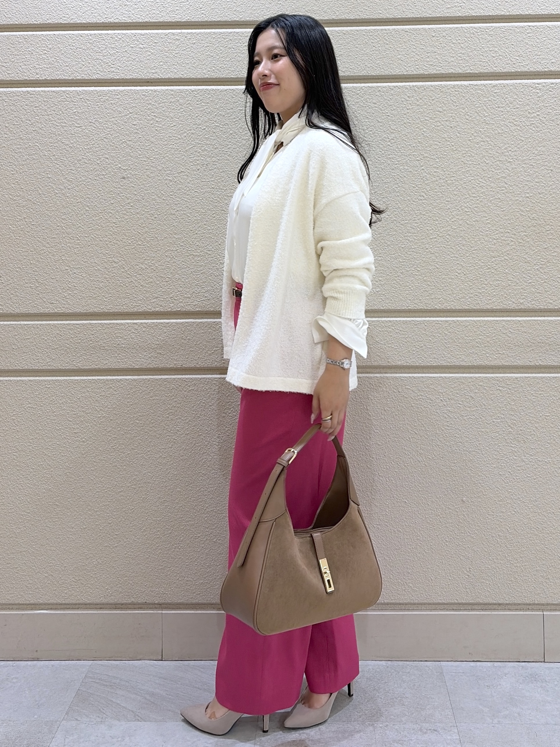 Momokaさんの「COUP DE CHANCE｜シルク調リボンブラウス」を使ったコーディネート