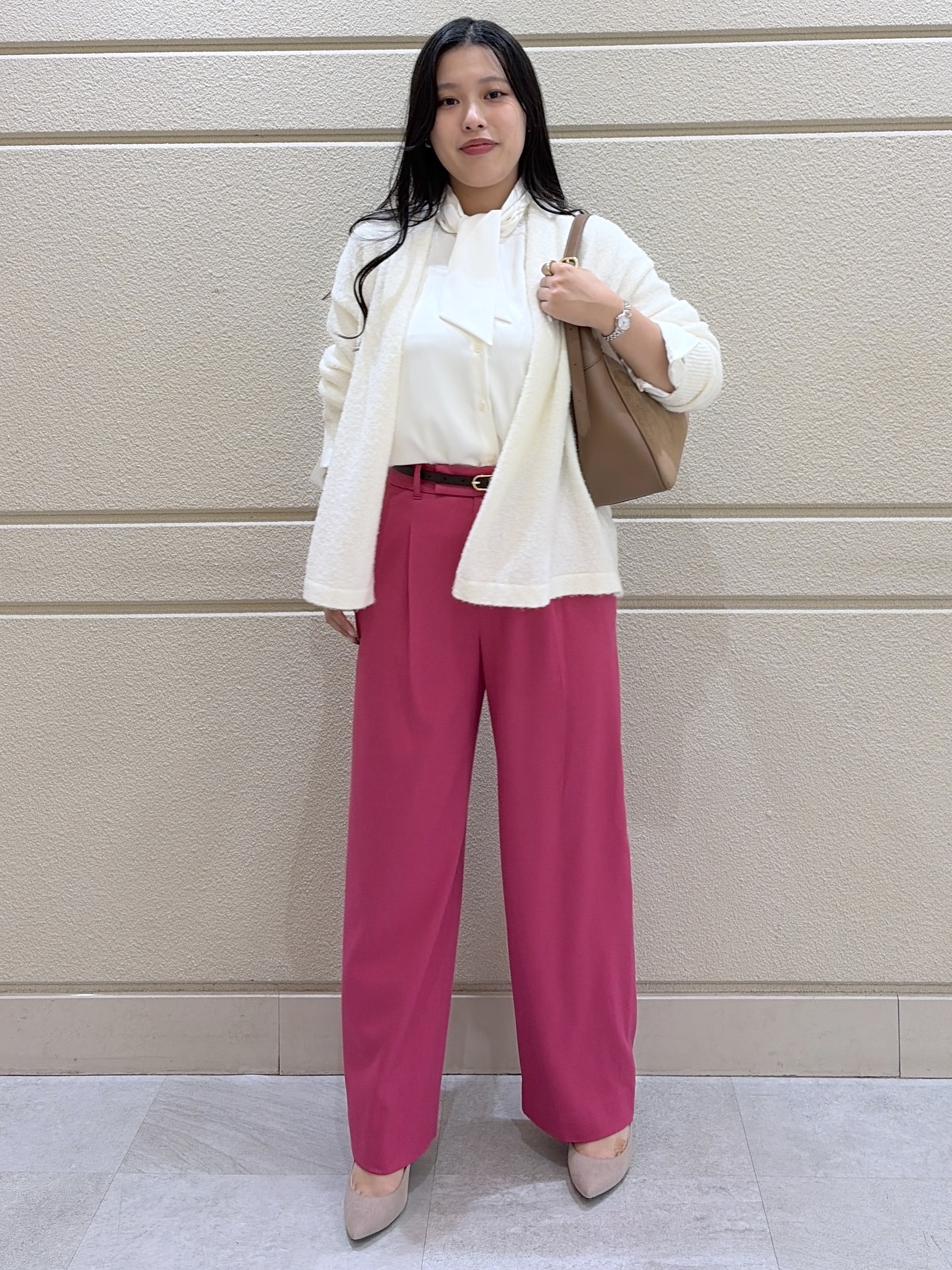 Momokaさんの「COUP DE CHANCE｜シルク調リボンブラウス」を使ったコーディネート