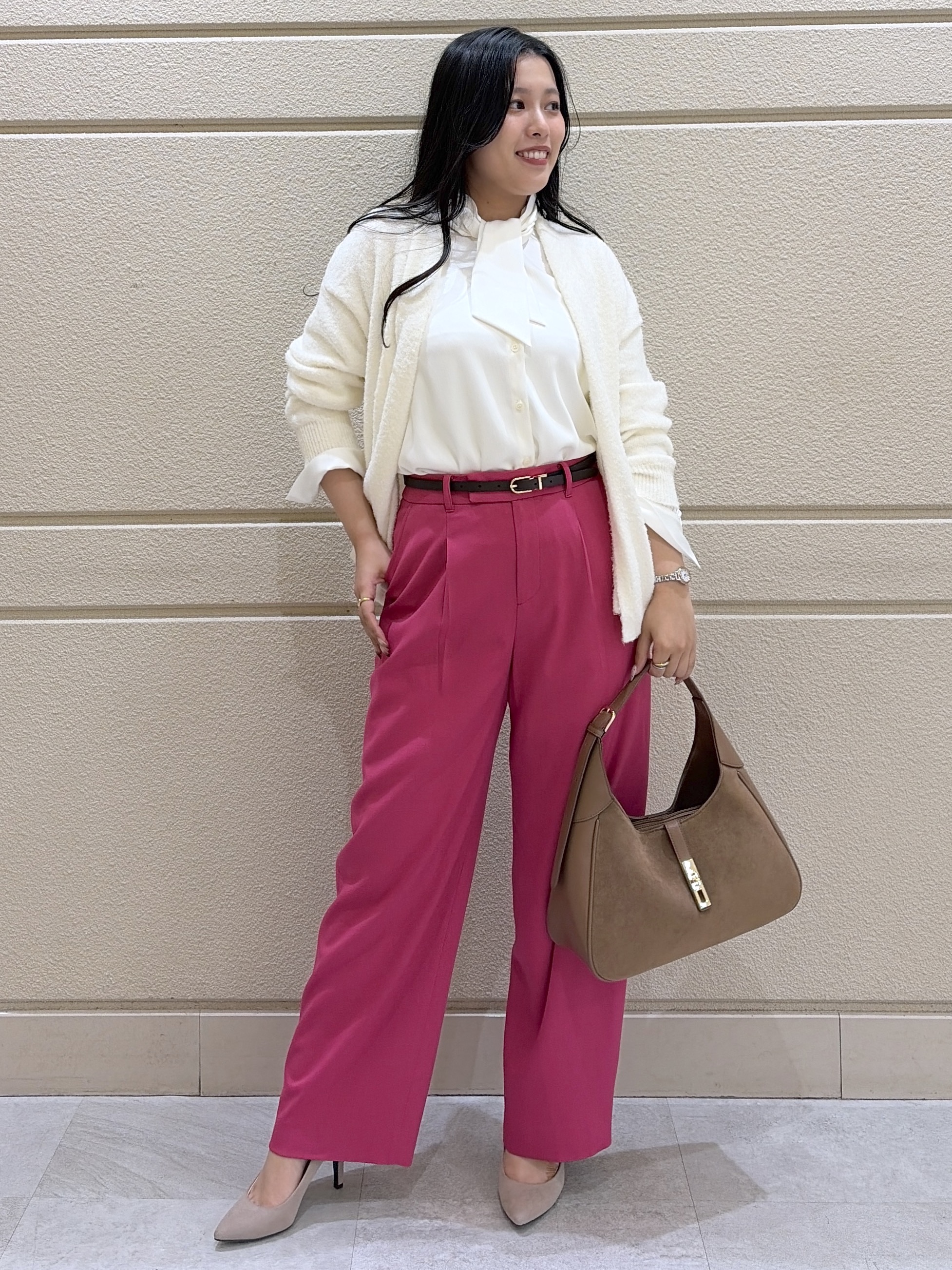 Momokaさんの「COUP DE CHANCE｜シルク調リボンブラウス」を使ったコーディネート