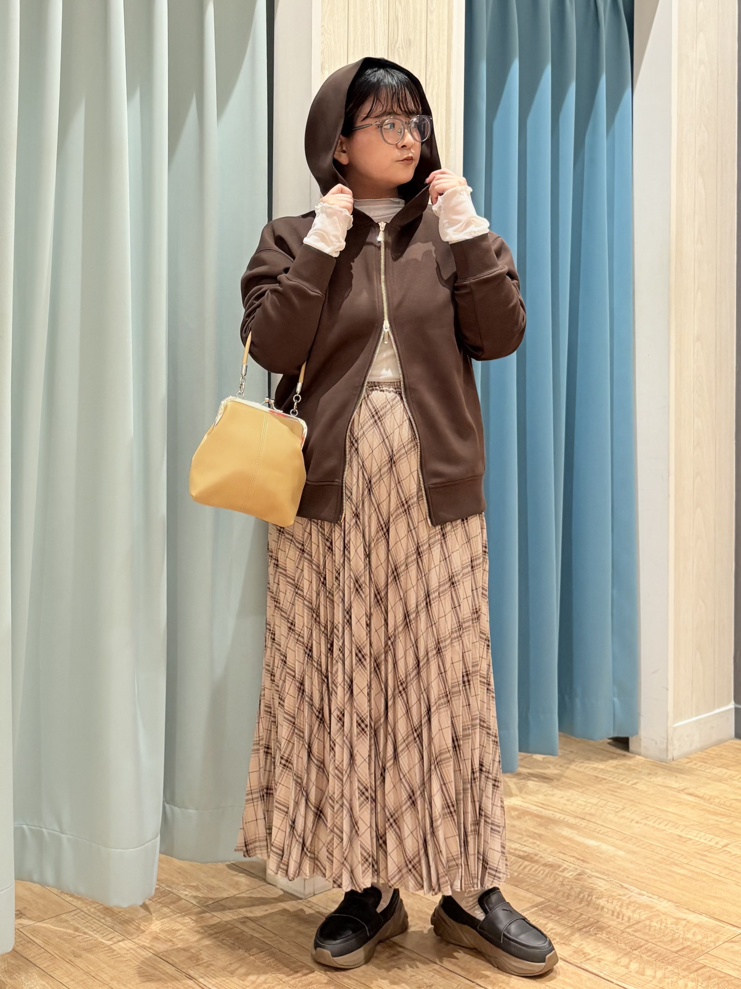 砂糖さんの「SHOO･LA･RUE｜【S-LL/洗濯機可】もちさら ダブルジップパーカ」を使ったコーディネート