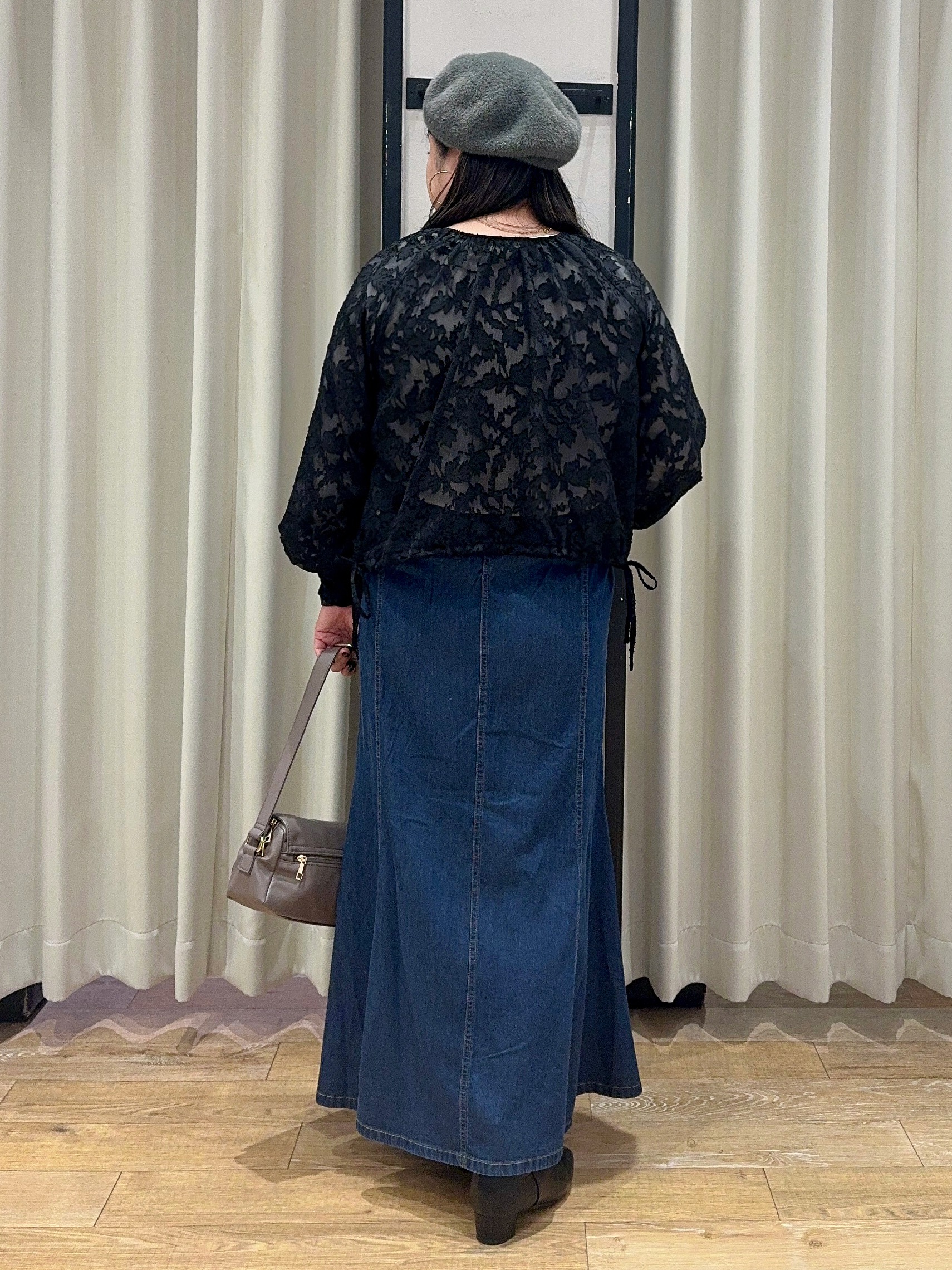 SoRAoさんの「grove｜上品に華やぐ シアージャカードブラウス」を使ったコーディネート