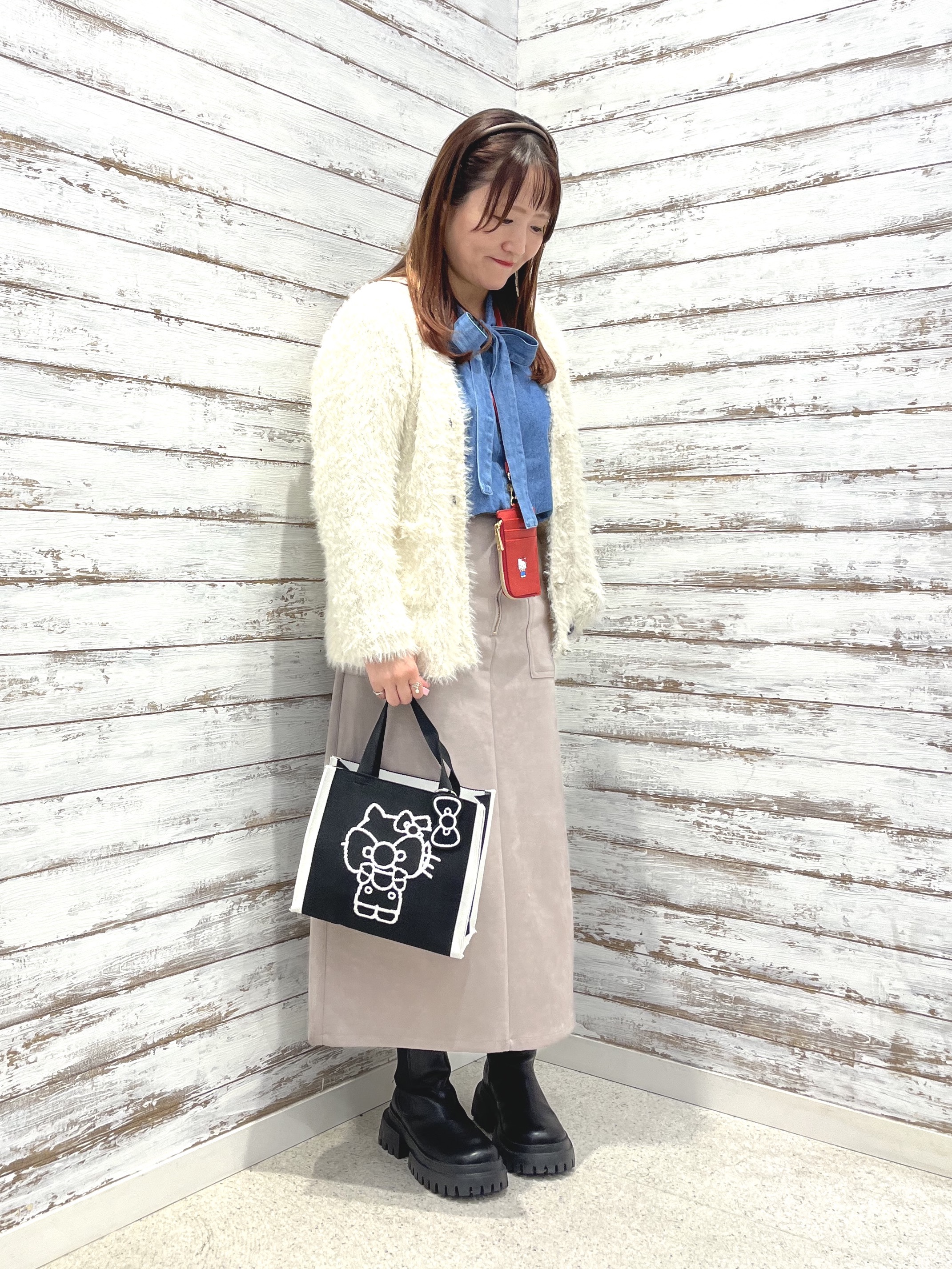 ゆっきーさんの「SHOO･LA･RUE｜【S-LL/洗濯機可】華やぐデニムボウタイリボンシャツ」を使ったコーディネート