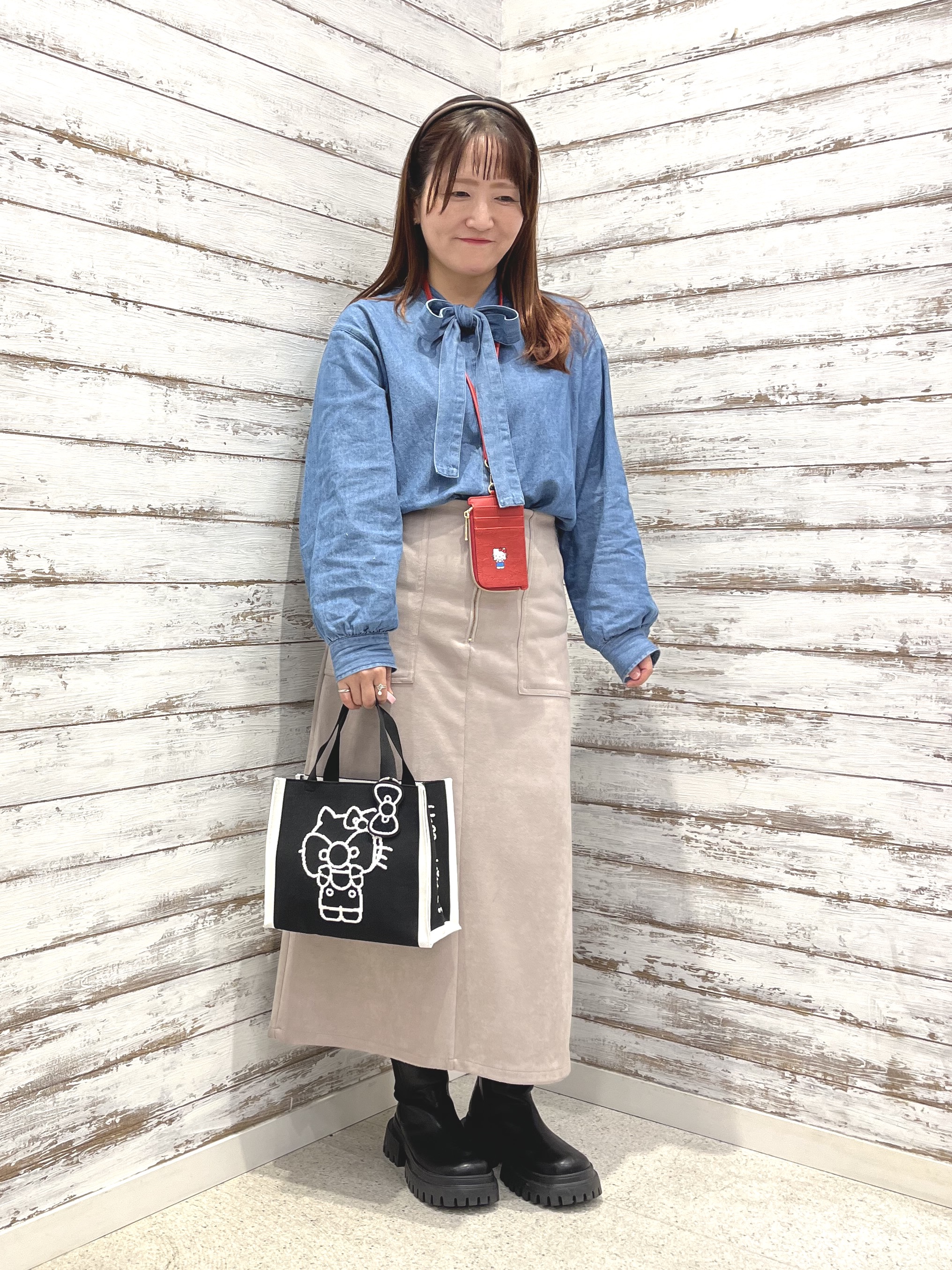 ゆっきーさんの「SHOO･LA･RUE｜【S-LL/洗濯機可】華やぐデニムボウタイリボンシャツ」を使ったコーディネート