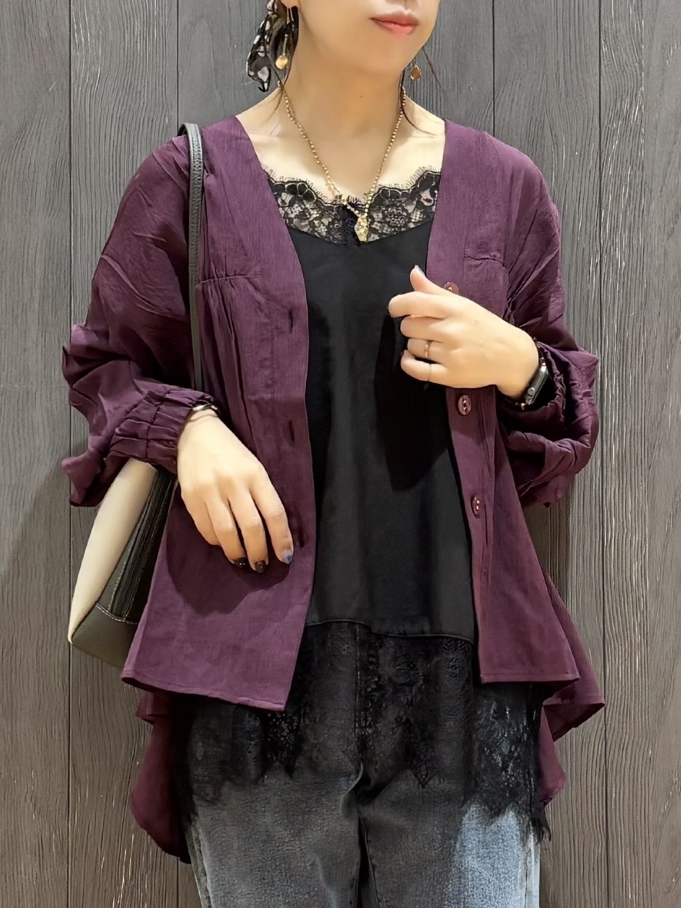 meiさんの「SHOO･LA･RUE｜【S-LL/洗濯機可】着痩せシルエット シャーリングシャツカーディガン」を使ったコーディネート