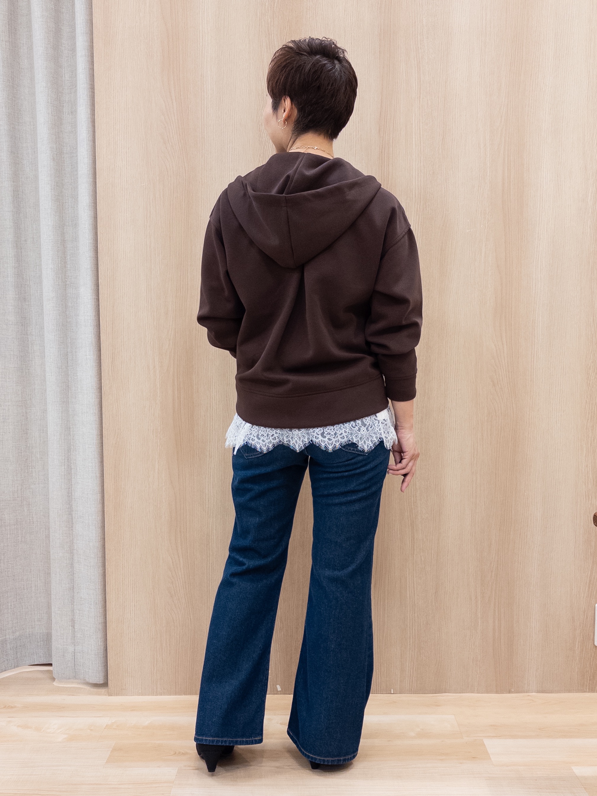 シュウコさんの「grove｜【レイヤードにも◎】裾レースドッキングカットソー」を使ったコーディネート