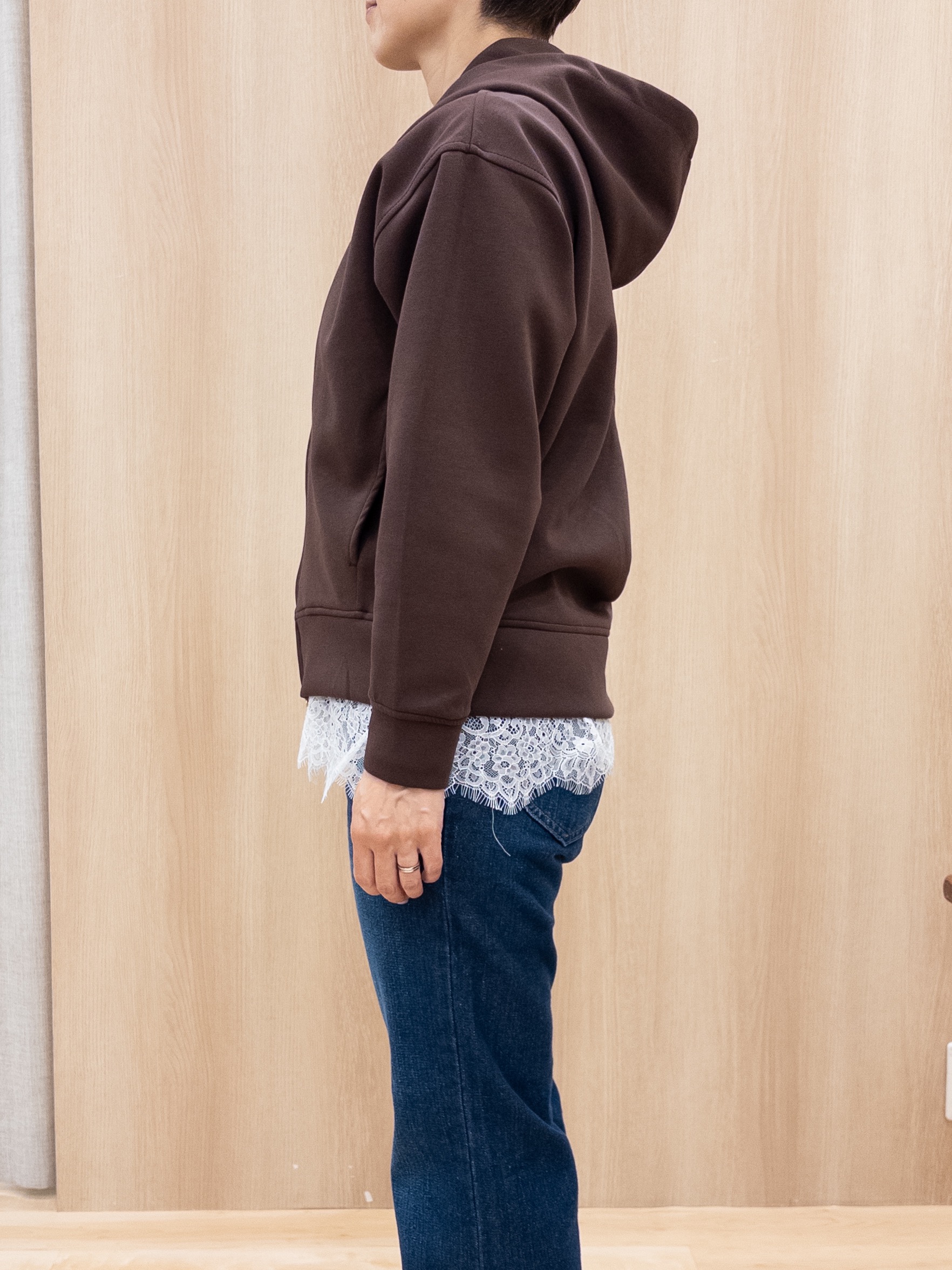 シュウコさんの「grove｜【レイヤードにも◎】裾レースドッキングカットソー」を使ったコーディネート