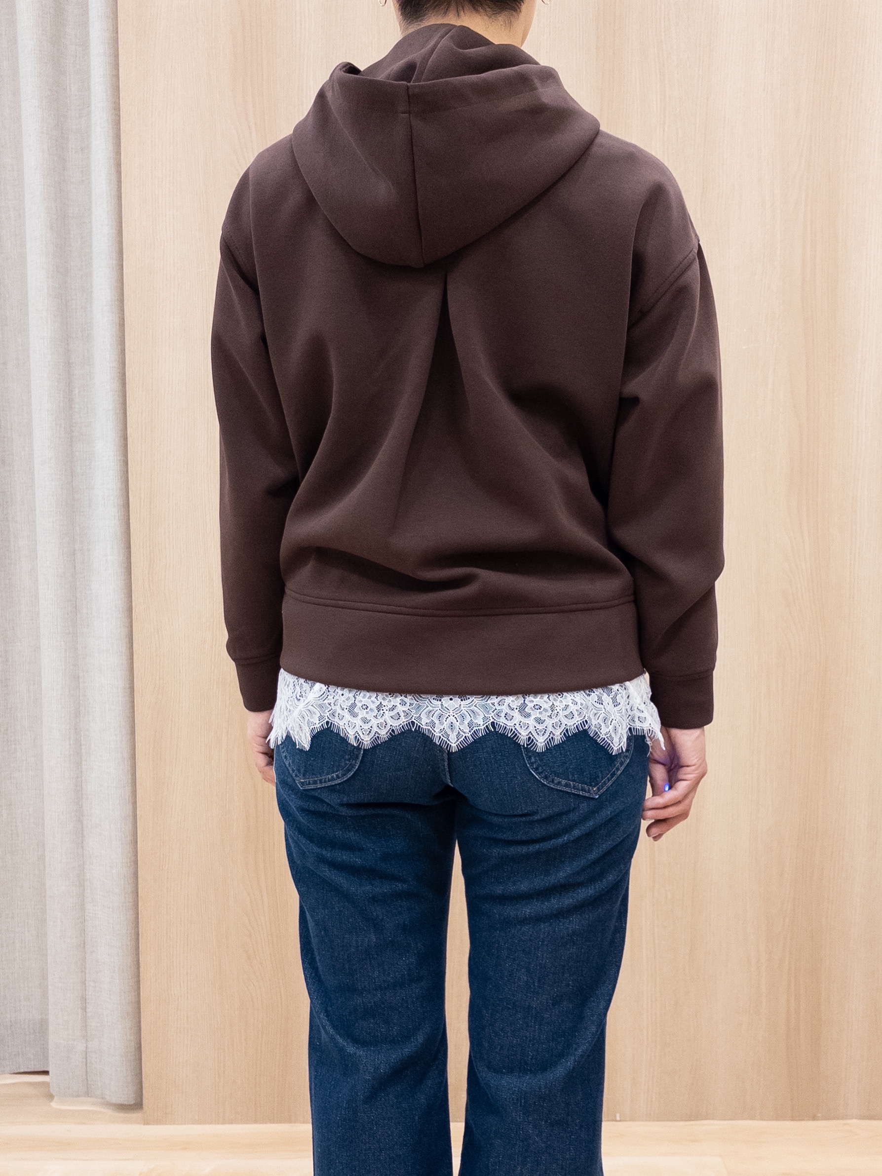 シュウコさんの「grove｜【レイヤードにも◎】裾レースドッキングカットソー」を使ったコーディネート
