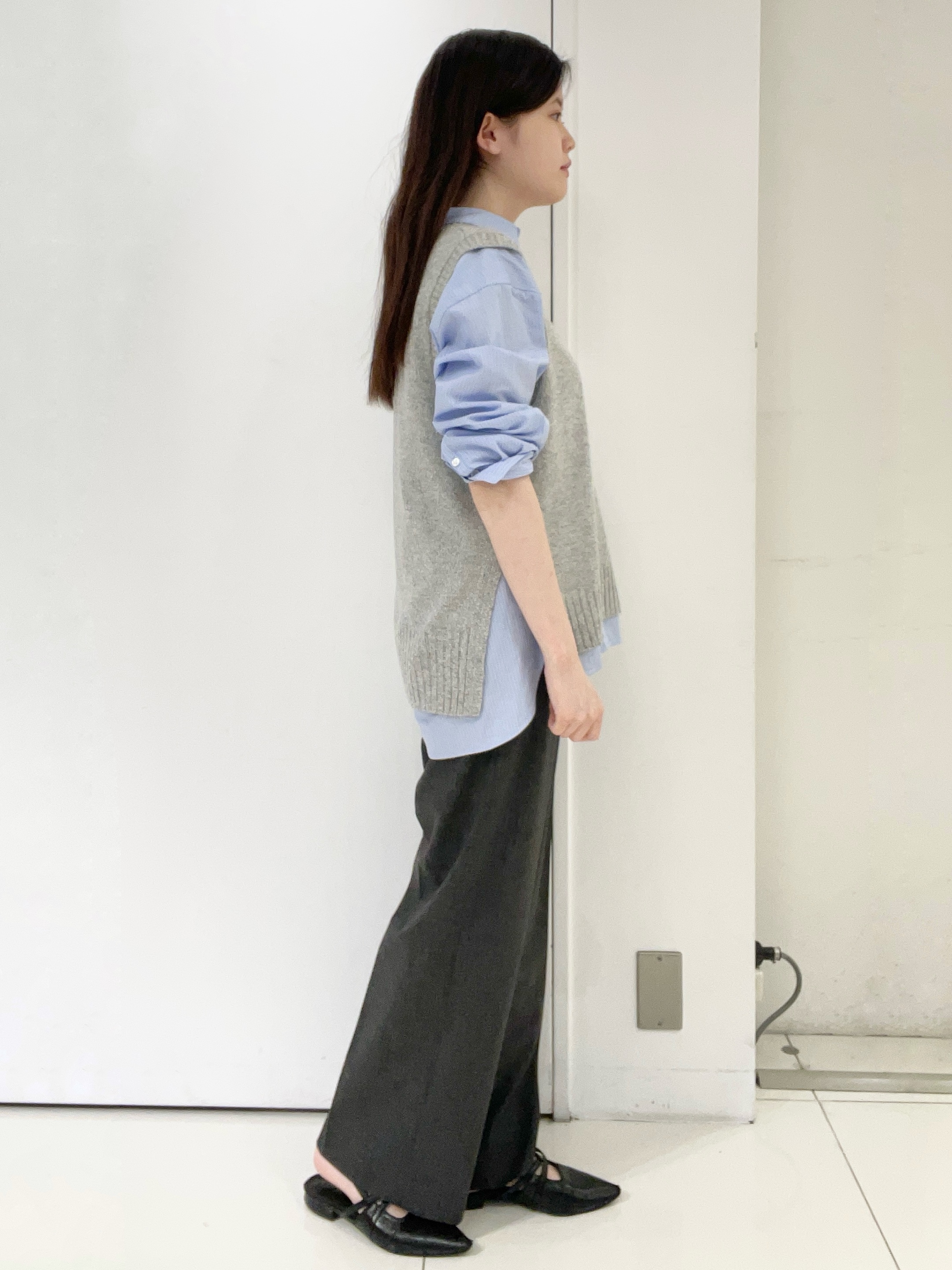 moeさんの「UNTITLED｜【6色展開/コットン100】カラーベーシックシャツ」を使ったコーディネート