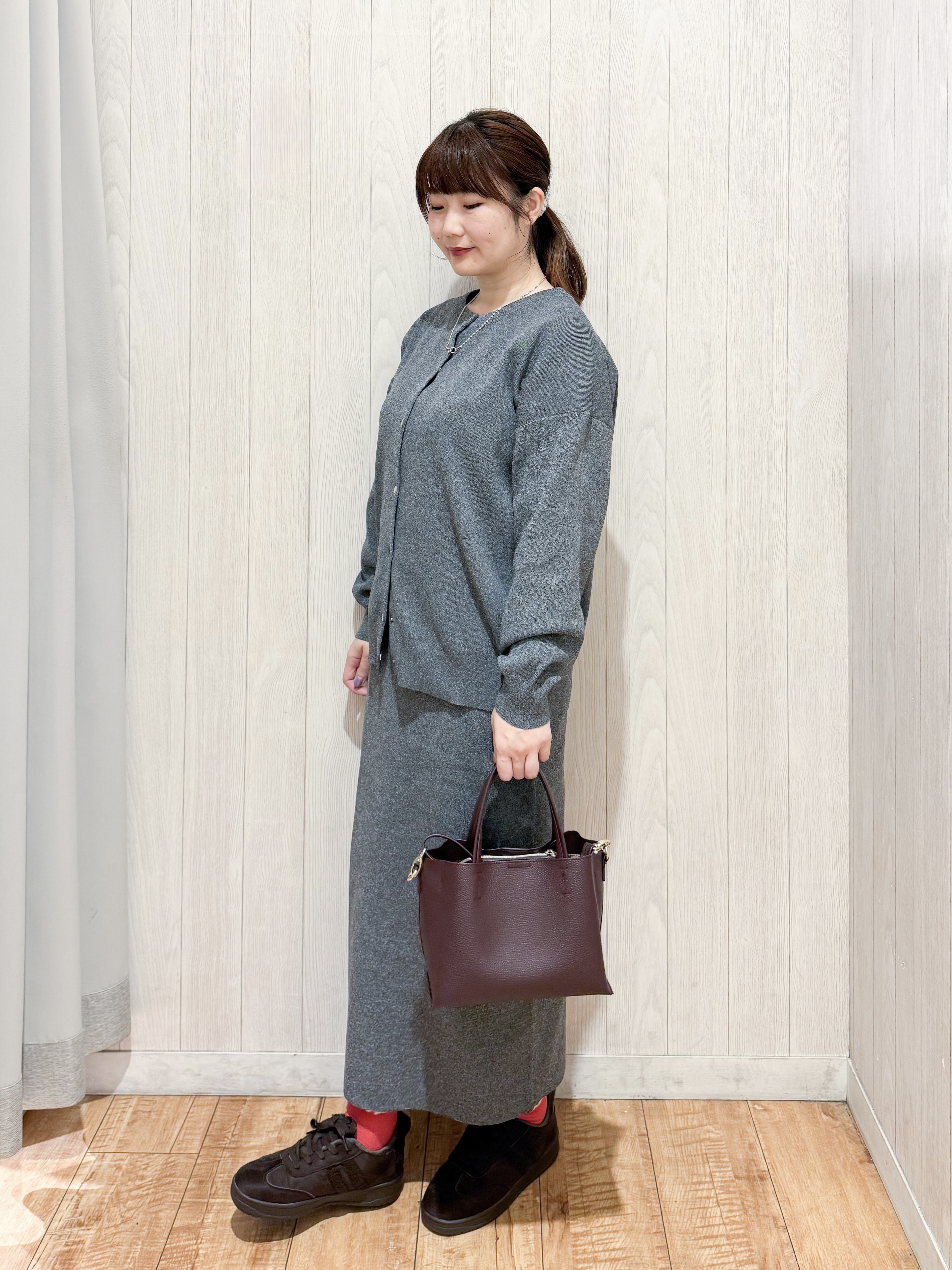 愛さんの「SHOO･LA･RUE｜【セットアップ可/洗濯機可】軽やかに羽織れる スポンディッシュ ニットカーディガン」を使ったコーディネート