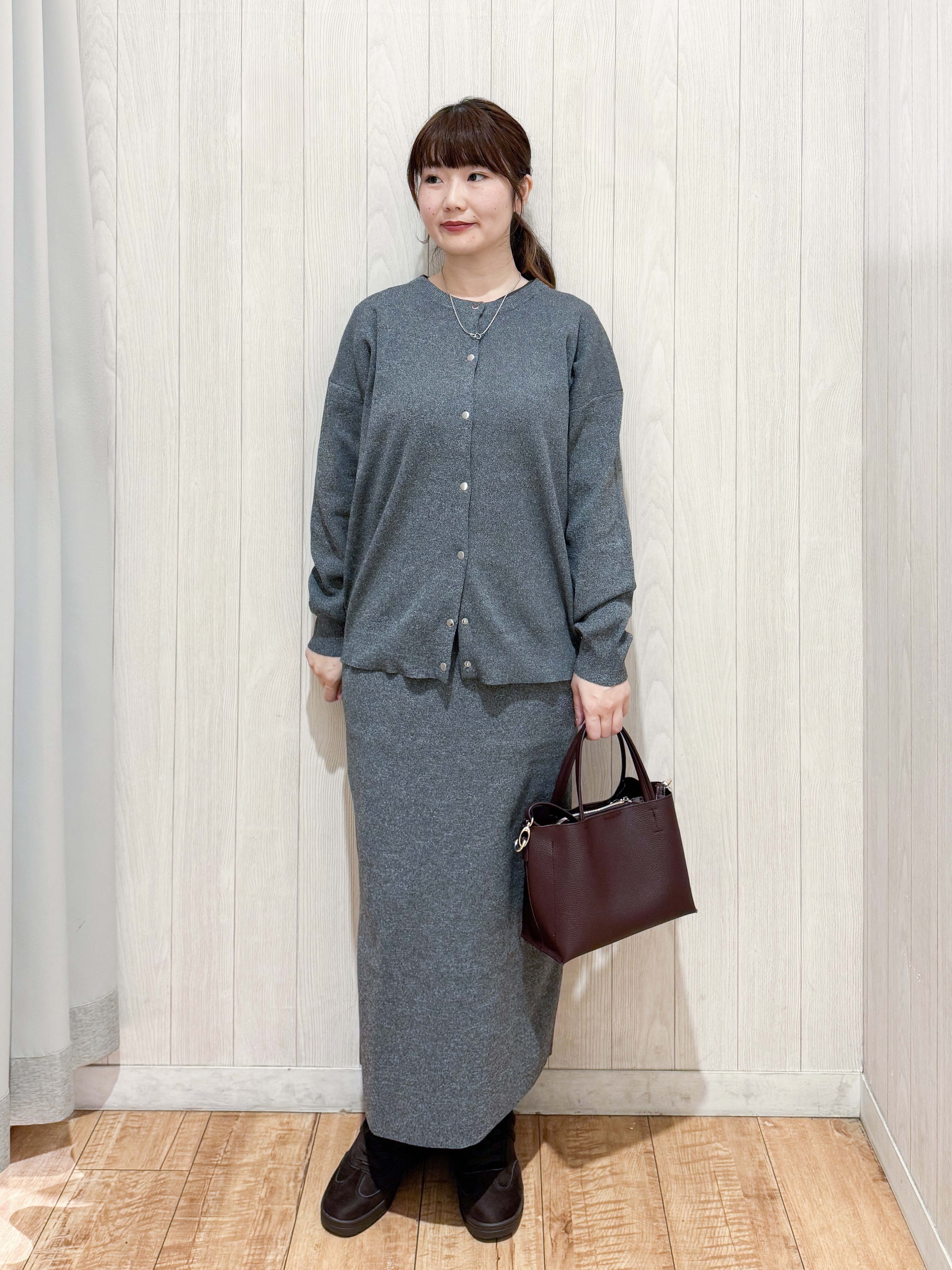 愛さんの「SHOO･LA･RUE｜【セットアップ可/洗濯機可】軽やかに羽織れる スポンディッシュ ニットカーディガン」を使ったコーディネート