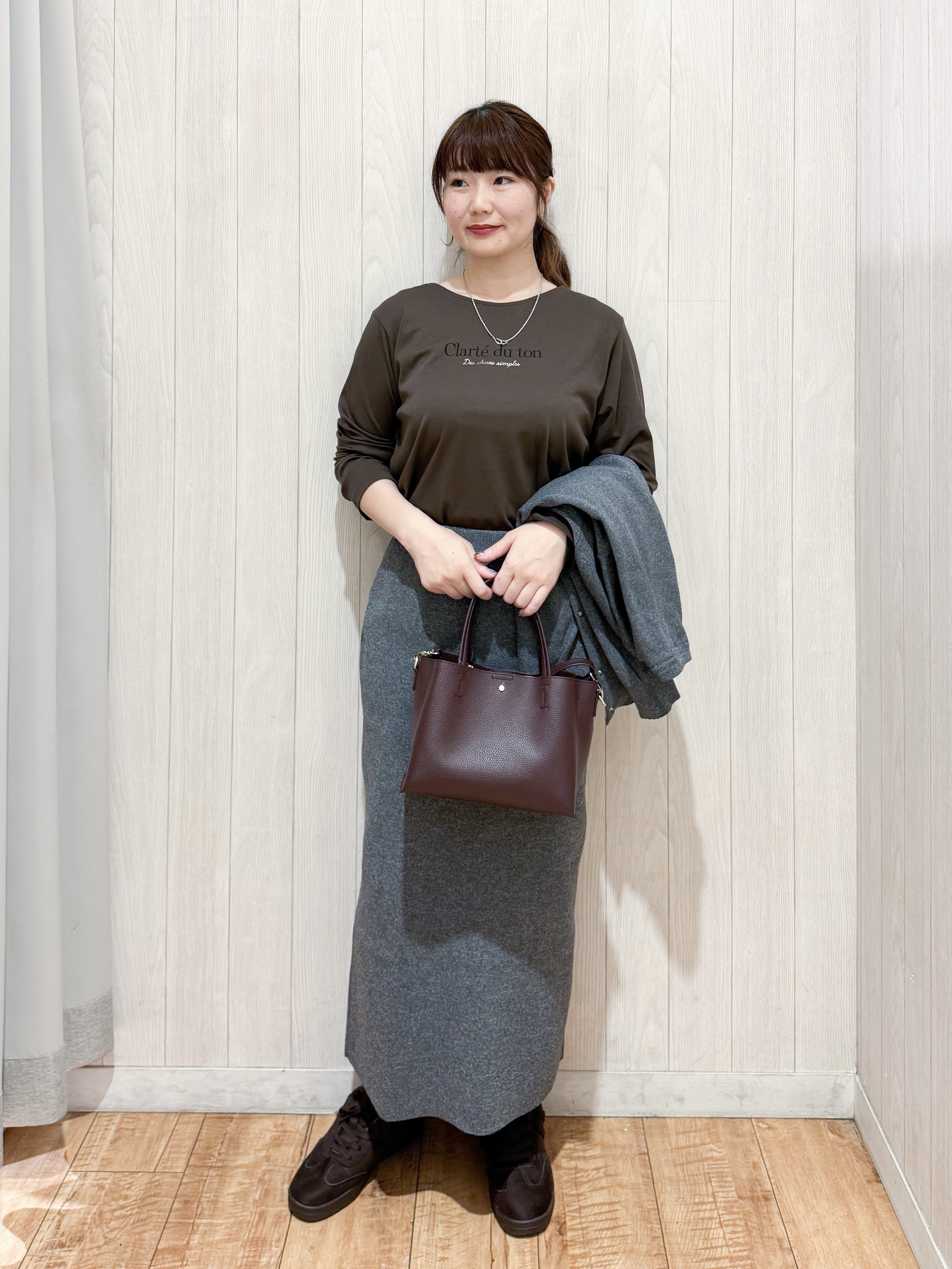 愛さんの「SHOO･LA･RUE｜【セットアップ可/洗濯機可】軽やかに羽織れる スポンディッシュ ニットカーディガン」を使ったコーディネート