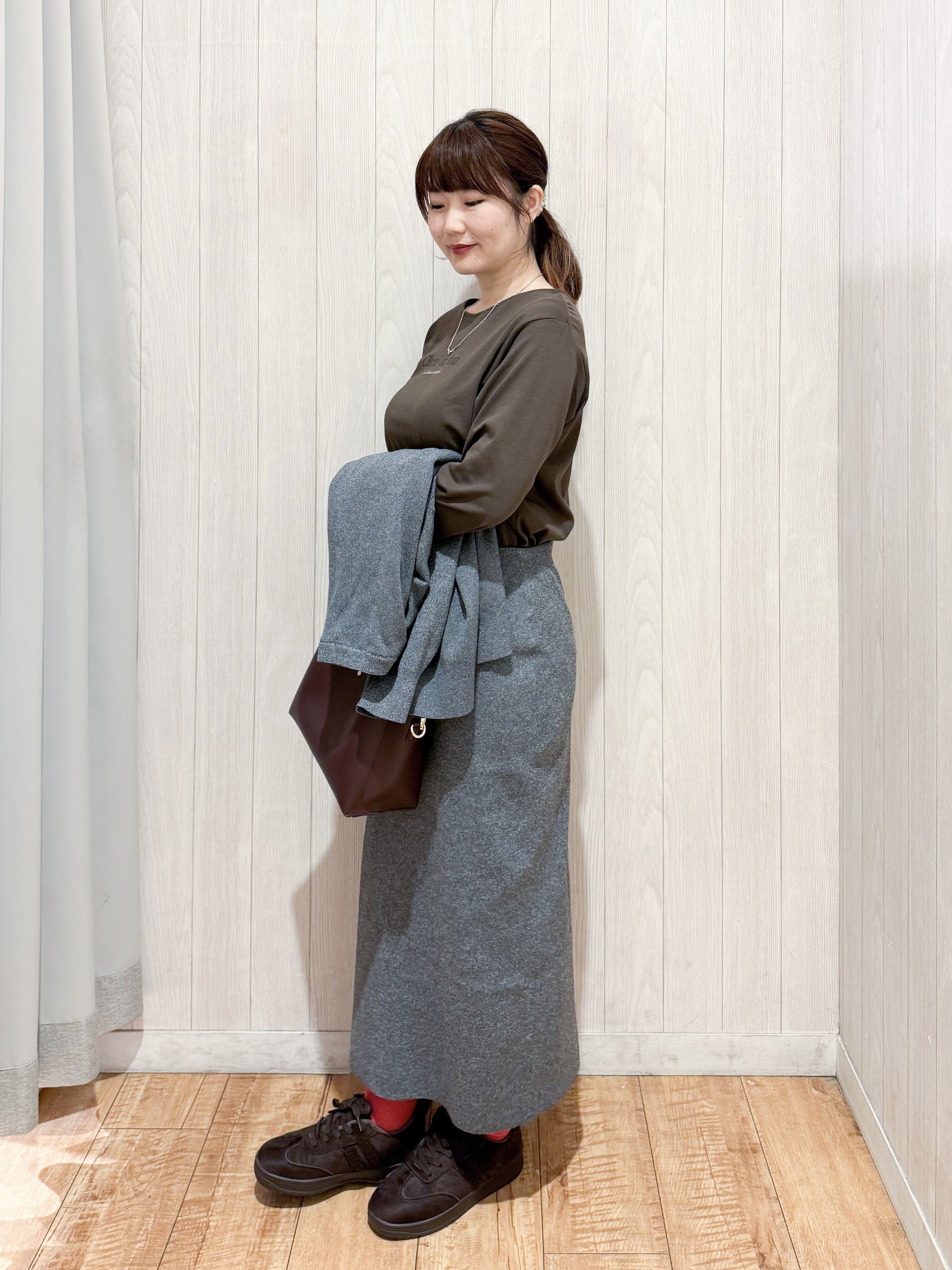 愛さんの「SHOO･LA･RUE｜【セットアップ可/洗濯機可】軽やかに羽織れる スポンディッシュ ニットカーディガン」を使ったコーディネート