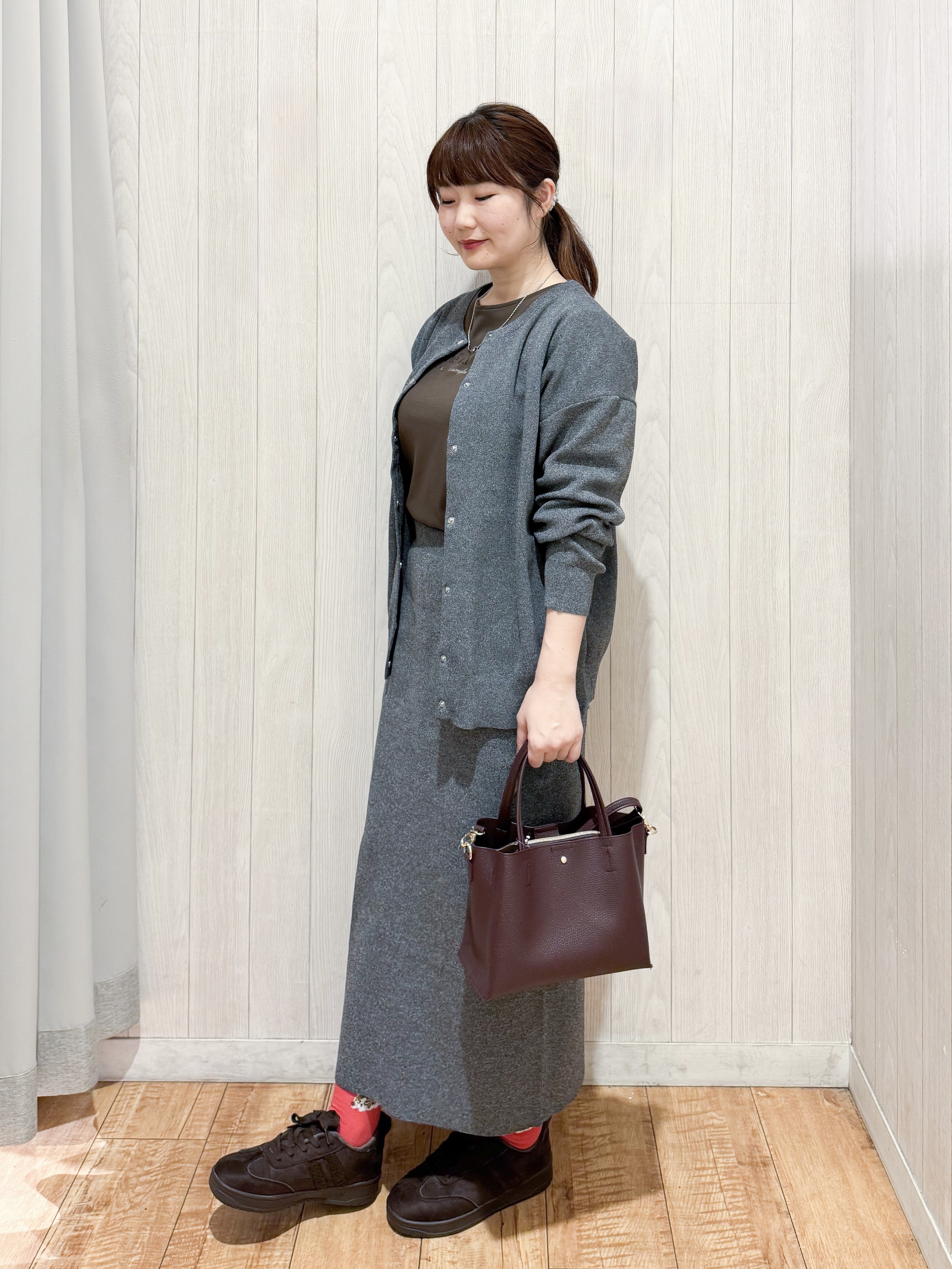 愛さんの「SHOO･LA･RUE｜【セットアップ可/洗濯機可】軽やかに羽織れる スポンディッシュ ニットカーディガン」を使ったコーディネート
