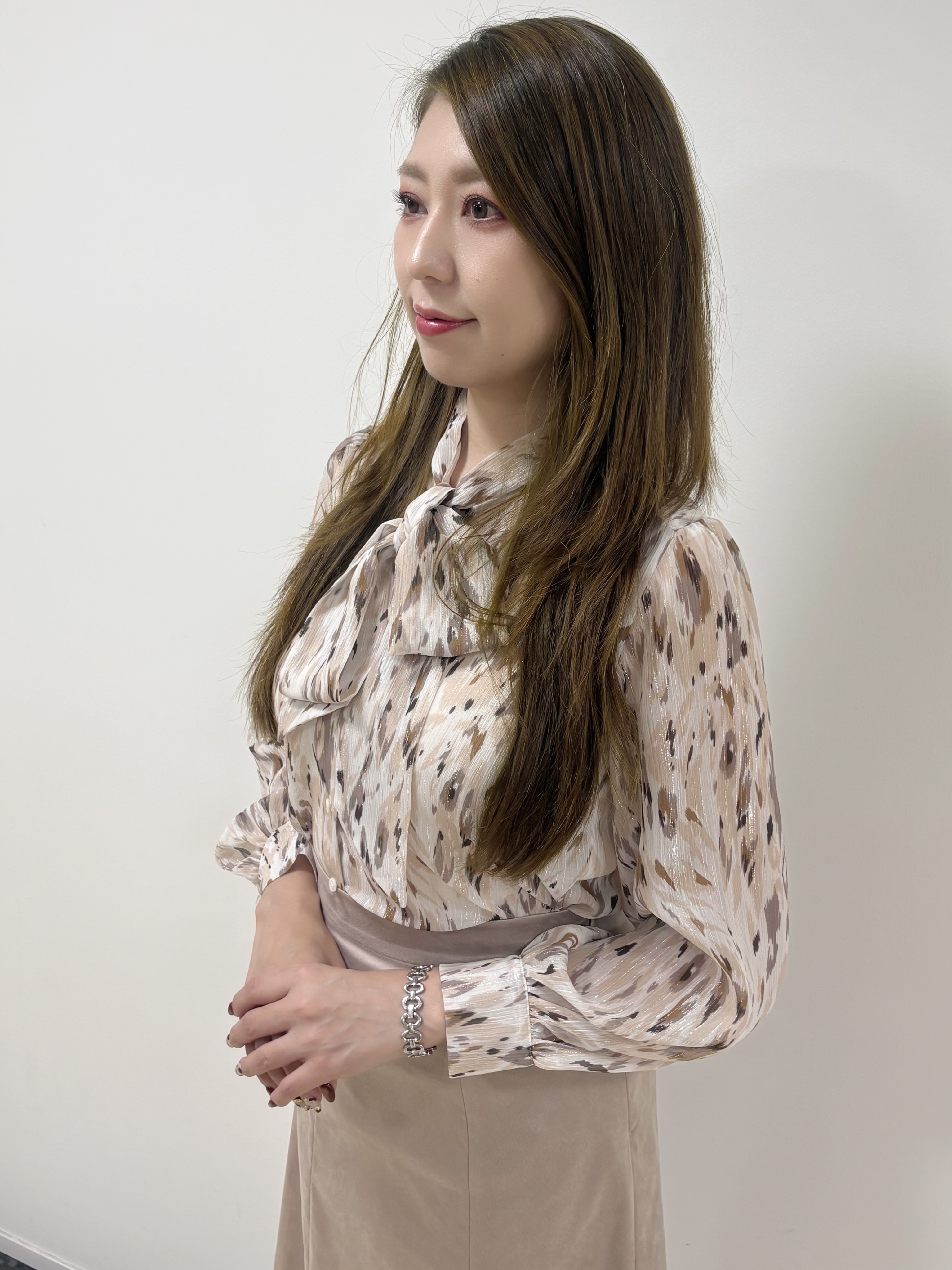Annaさんの「COUP DE CHANCE｜【手洗い可／日本製】レオパード ボウタイブラウス」を使ったコーディネート